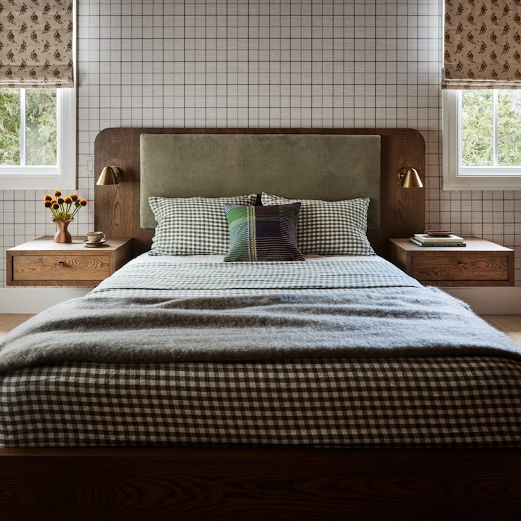 Kristen-Peña-Interiors-Pebble-Beach-Family-Home-Bedrooom-Comforter