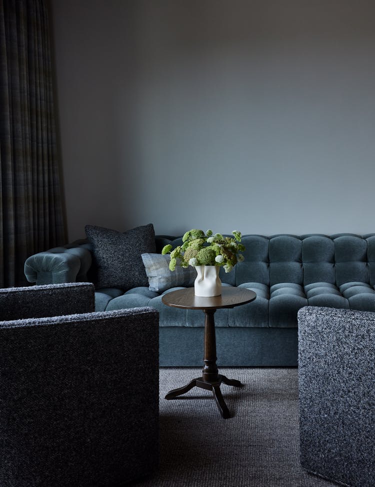 Kristen-Peña-Interiors-Pebble-Beach-Family-Home-Family-Room-Couch