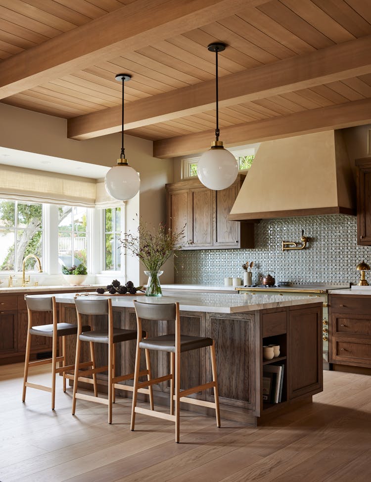 Kristen-Peña-Interiors-Pebble-Beach-Family-Home-Kitchen-Island