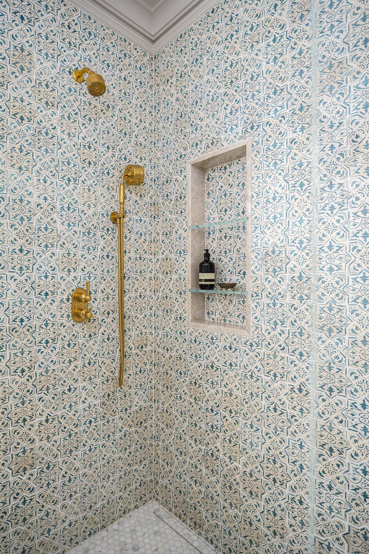 Kristen-Peña-Interiors-Pacific-Grove-Historic-Home-Shower-Tiles