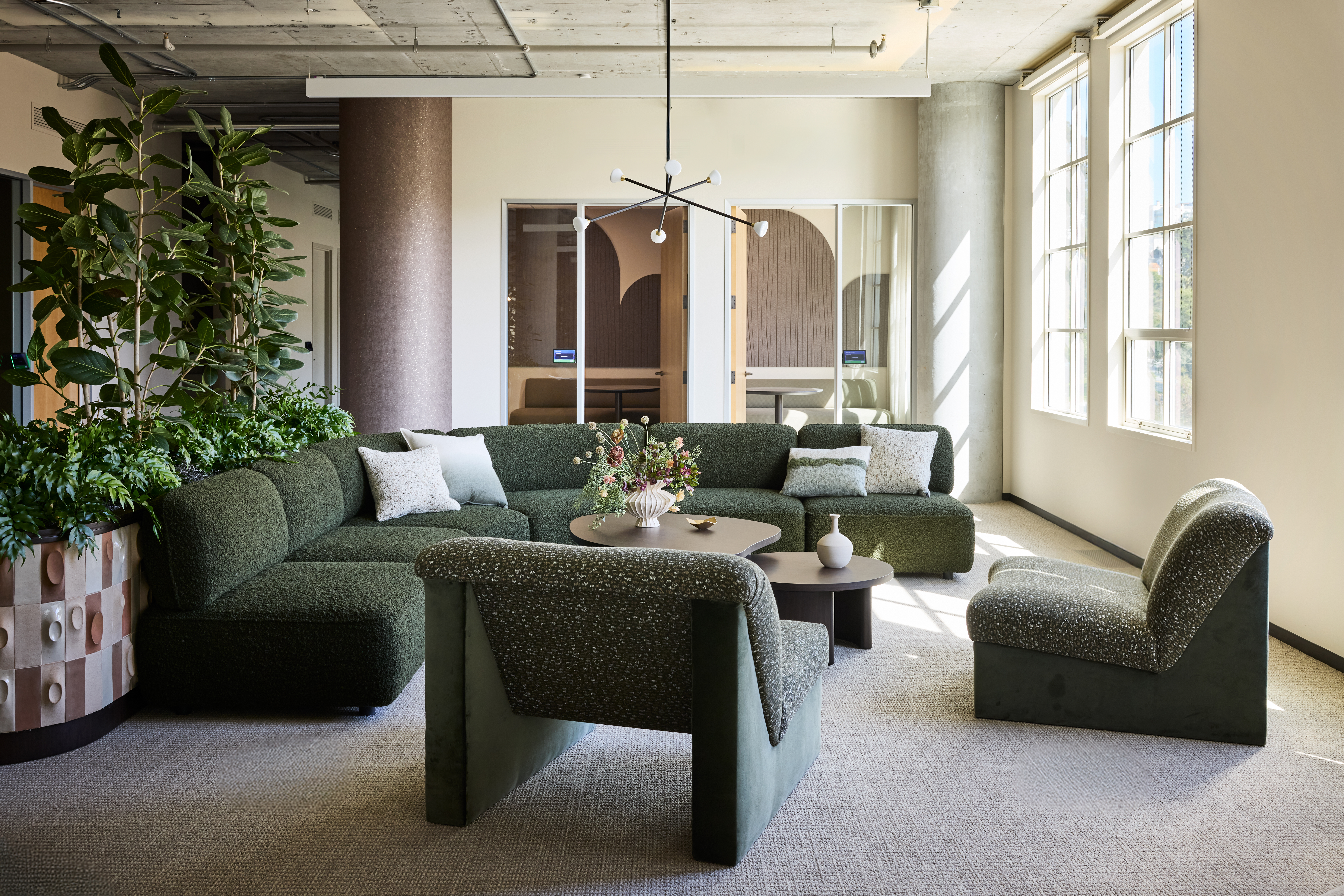 Kristen-Peña-Interiors-Apogee-Group-Seating