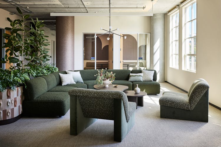 Kristen-Peña-Interiors-Apogee-Group-Seating