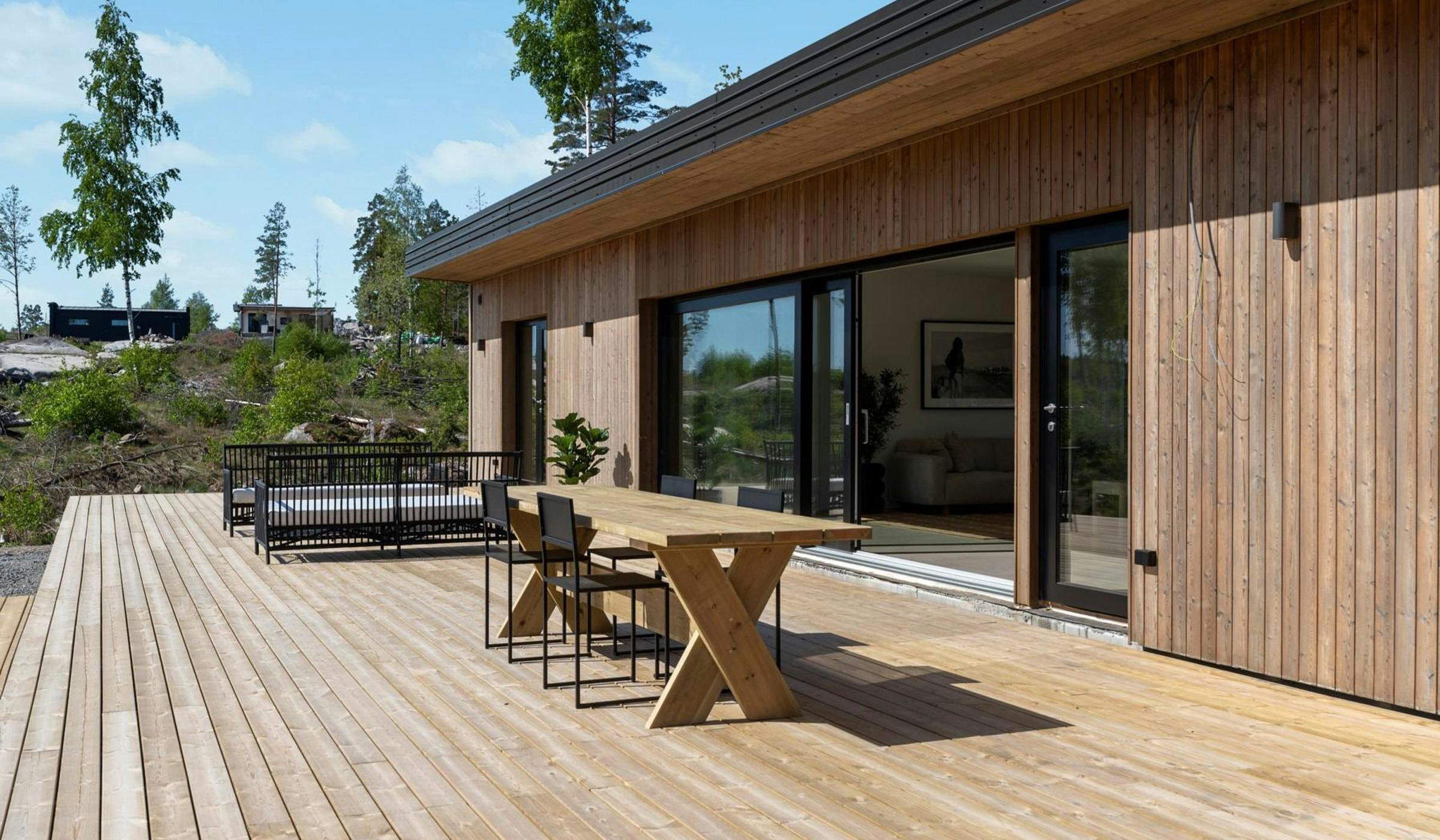 Large Futura 78 triple-glazed wood aluminium windows