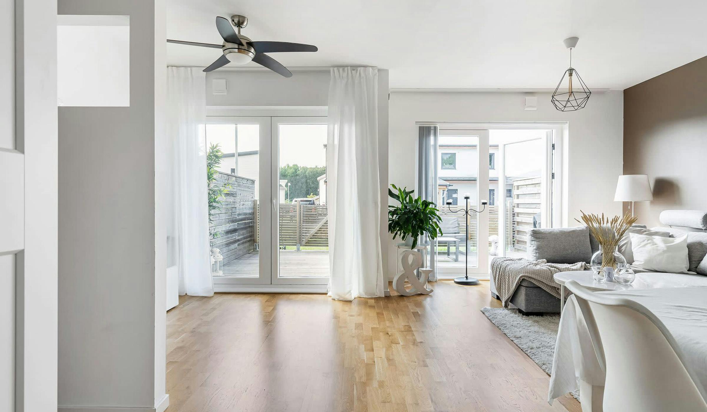 Minimalistic scandinavian living room by Krivaja