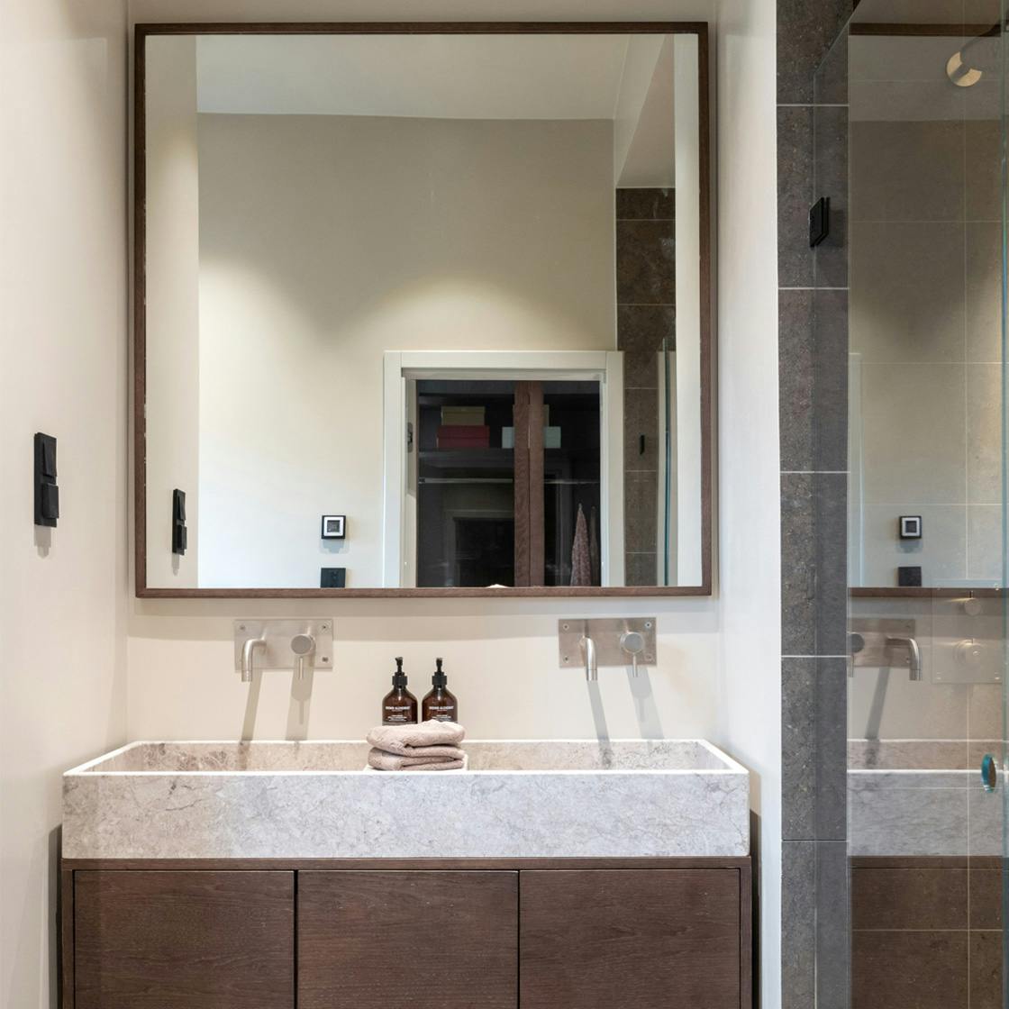 Minimalistic, elegant bathroom