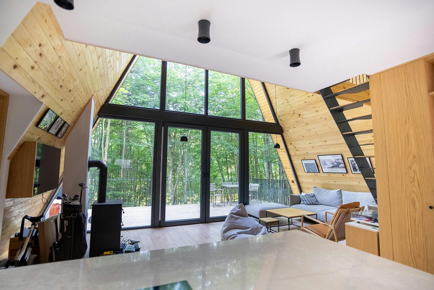 Tajan Cliff View Weekend House - Living room