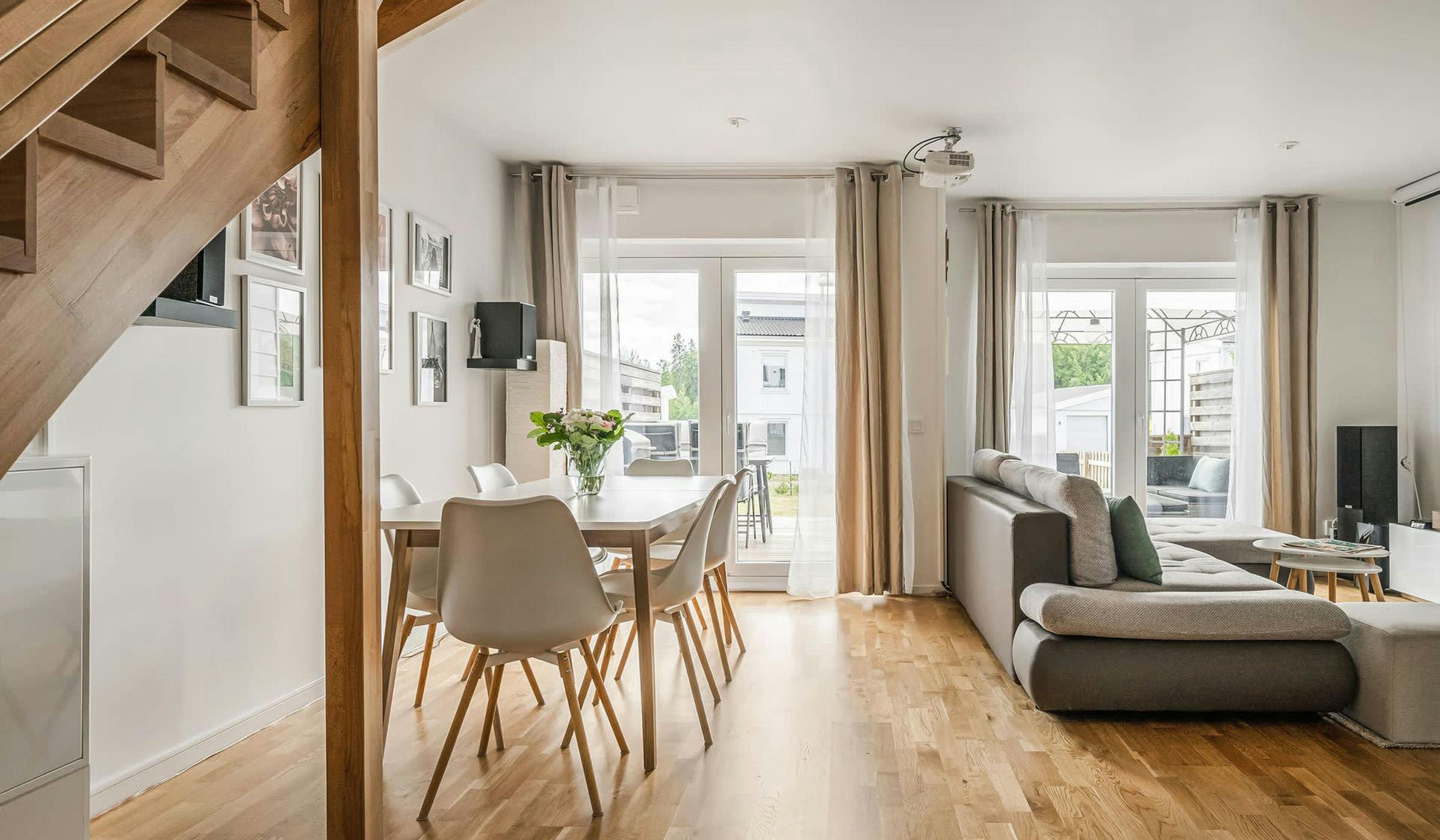 Mininalistic living room with beautiful wooden floors