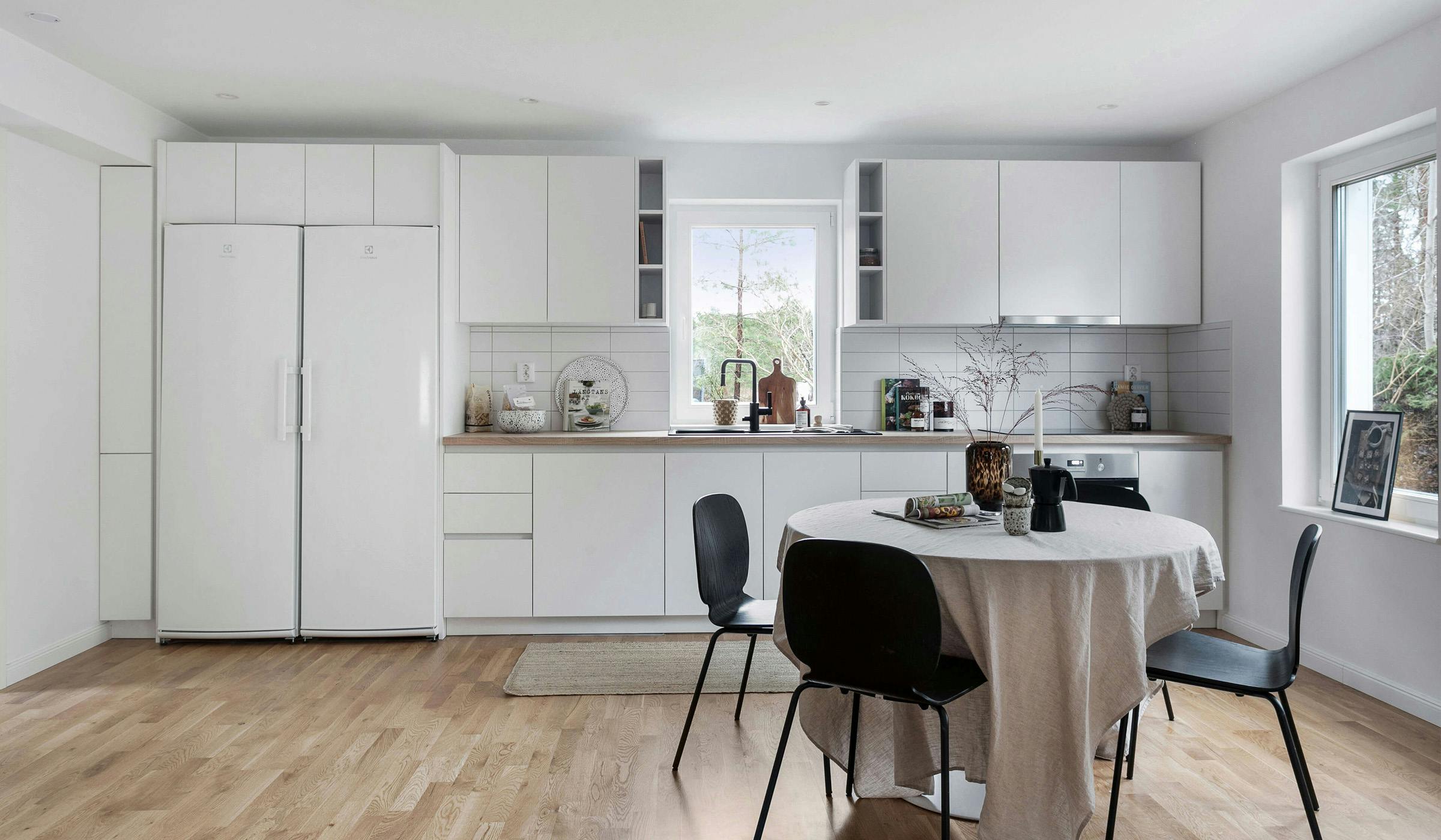 Open space kitchen and dining