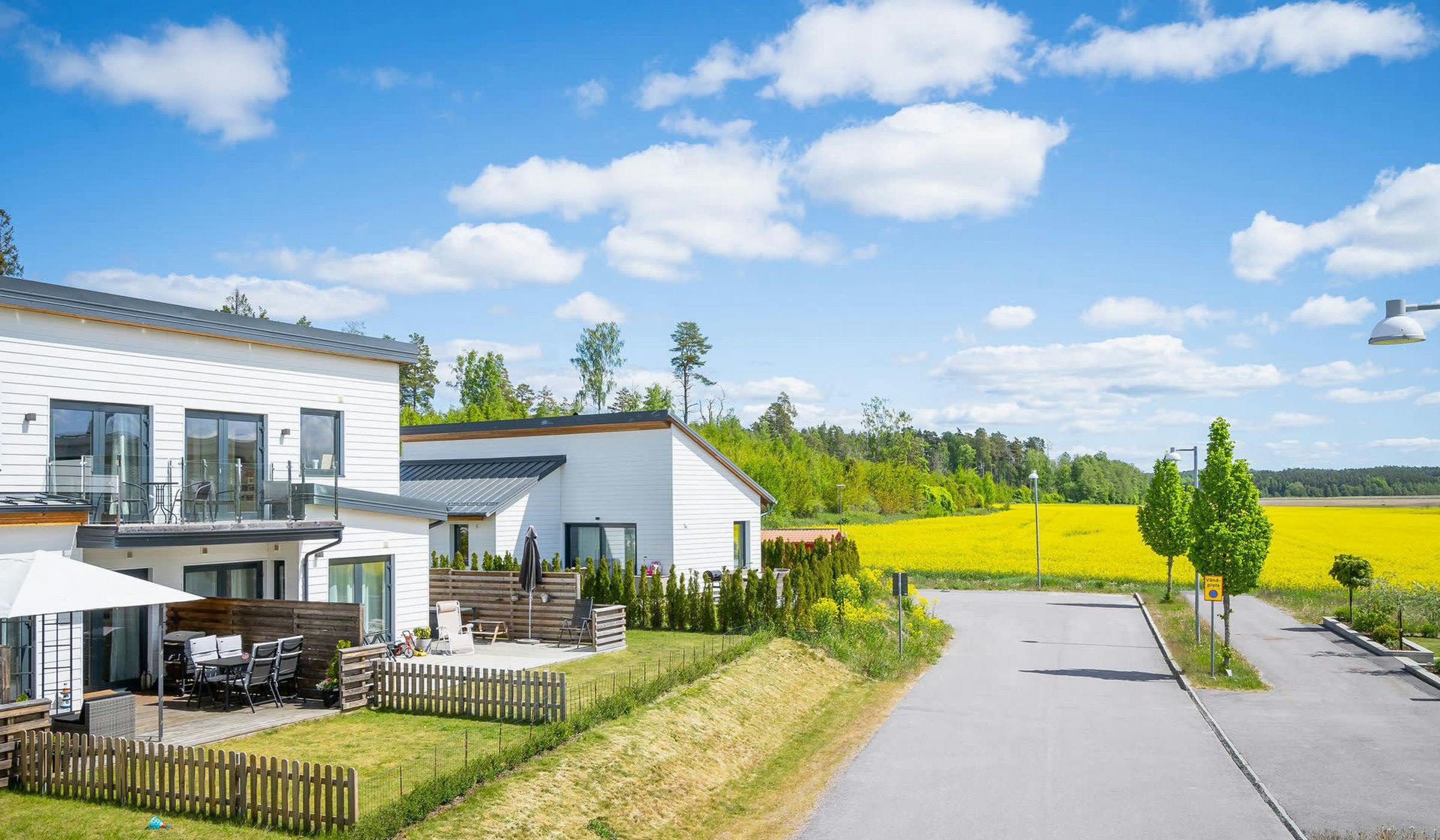 Street view of Malmbryggshage residential community