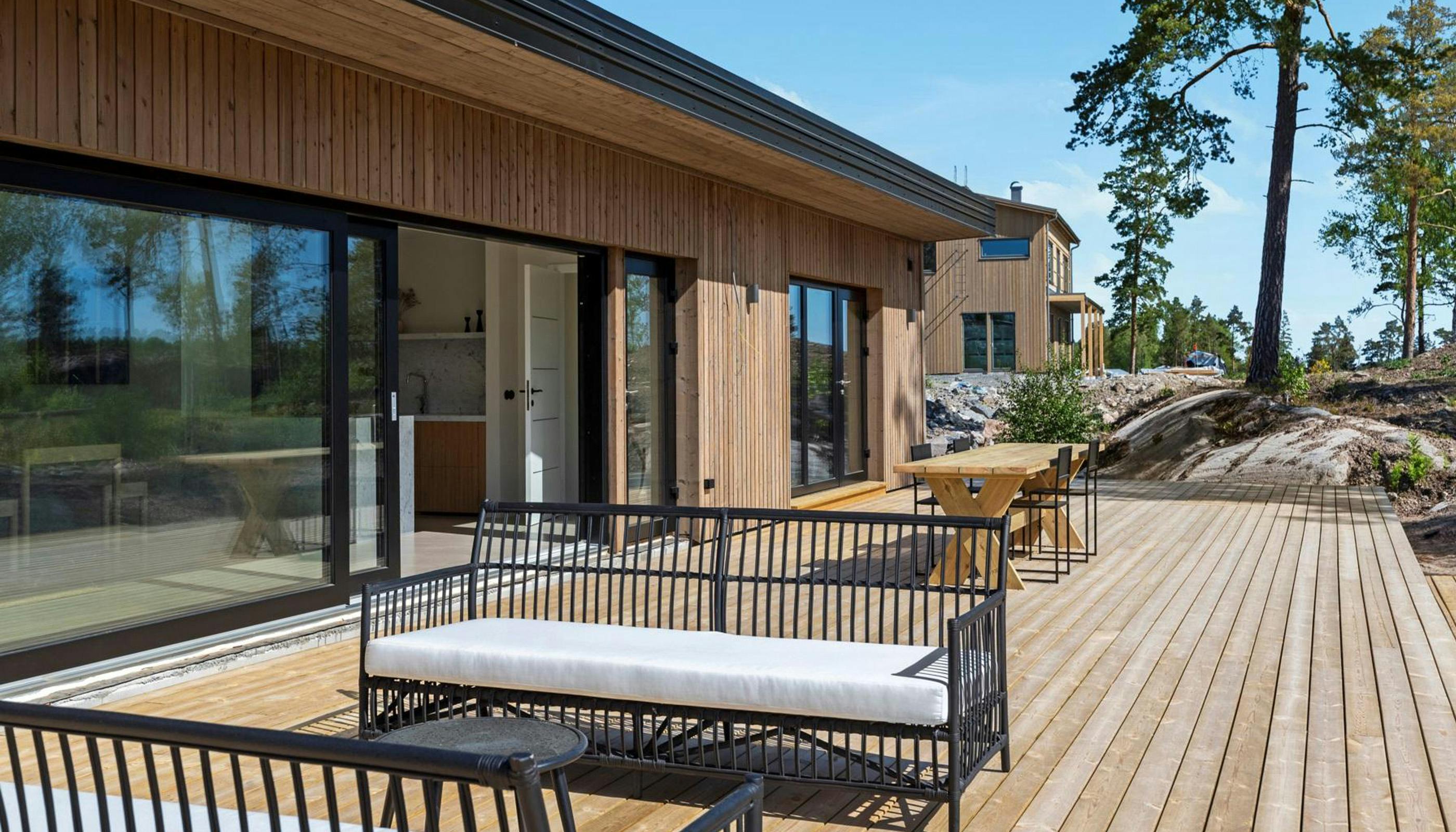 Larch wood ventilated facade