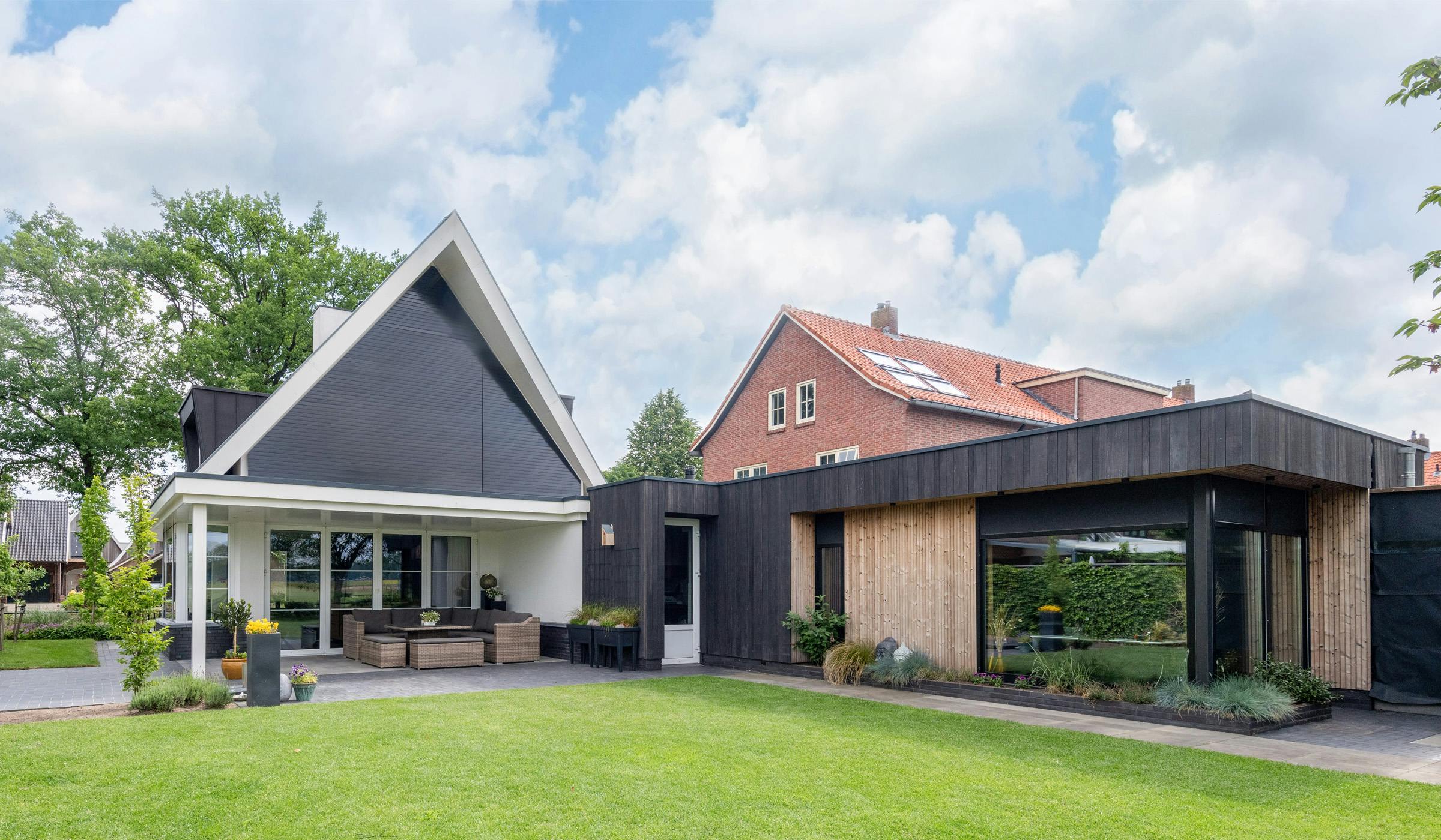 Traditional, modern and natural facade