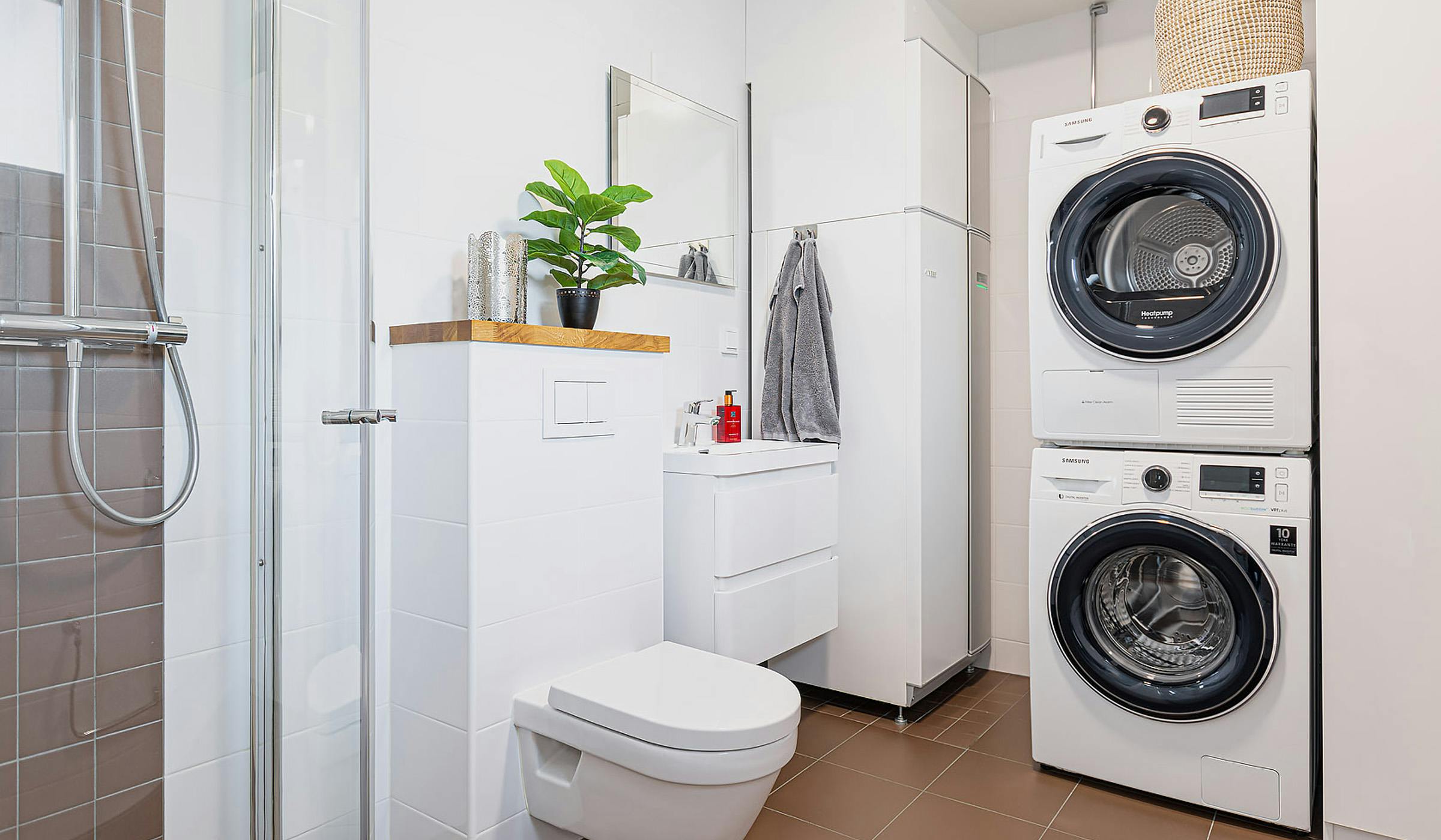 Bathroom design in Malmbryggshage residential units