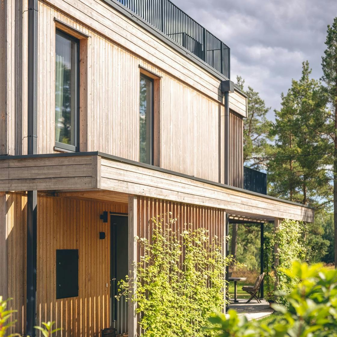 Simple larch facade, Strömma residential complex