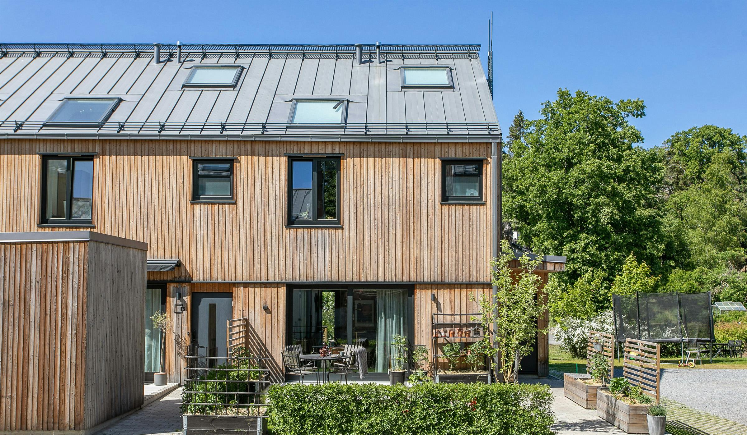 Larch facade residence