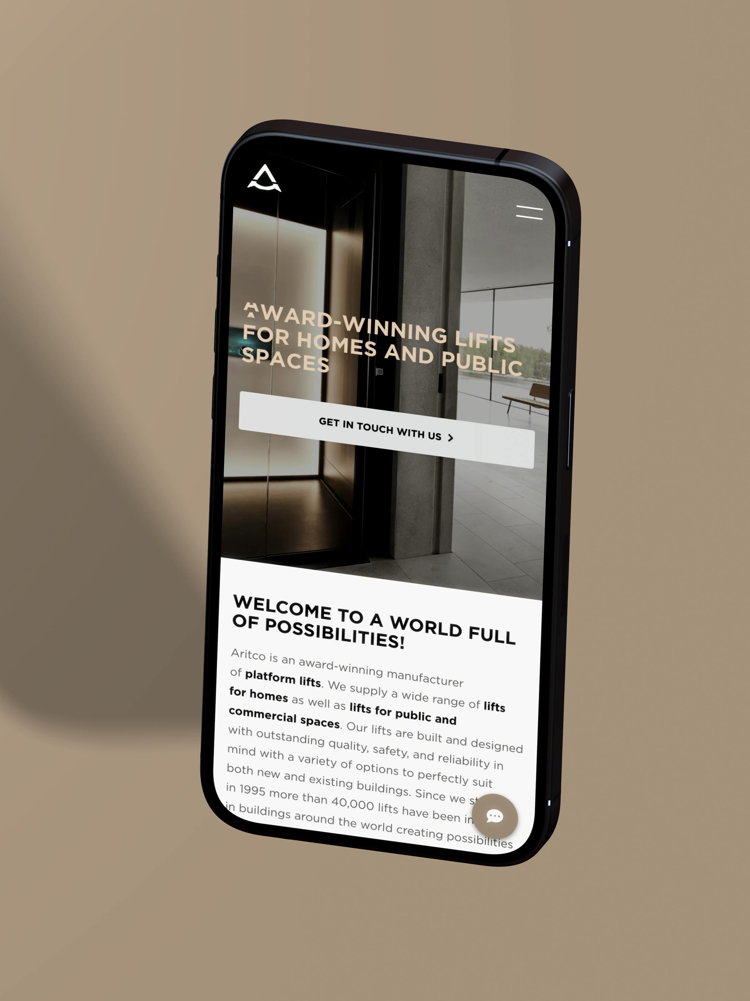 Mockup av en mobiltelefon med Aritcos webb på skärmen