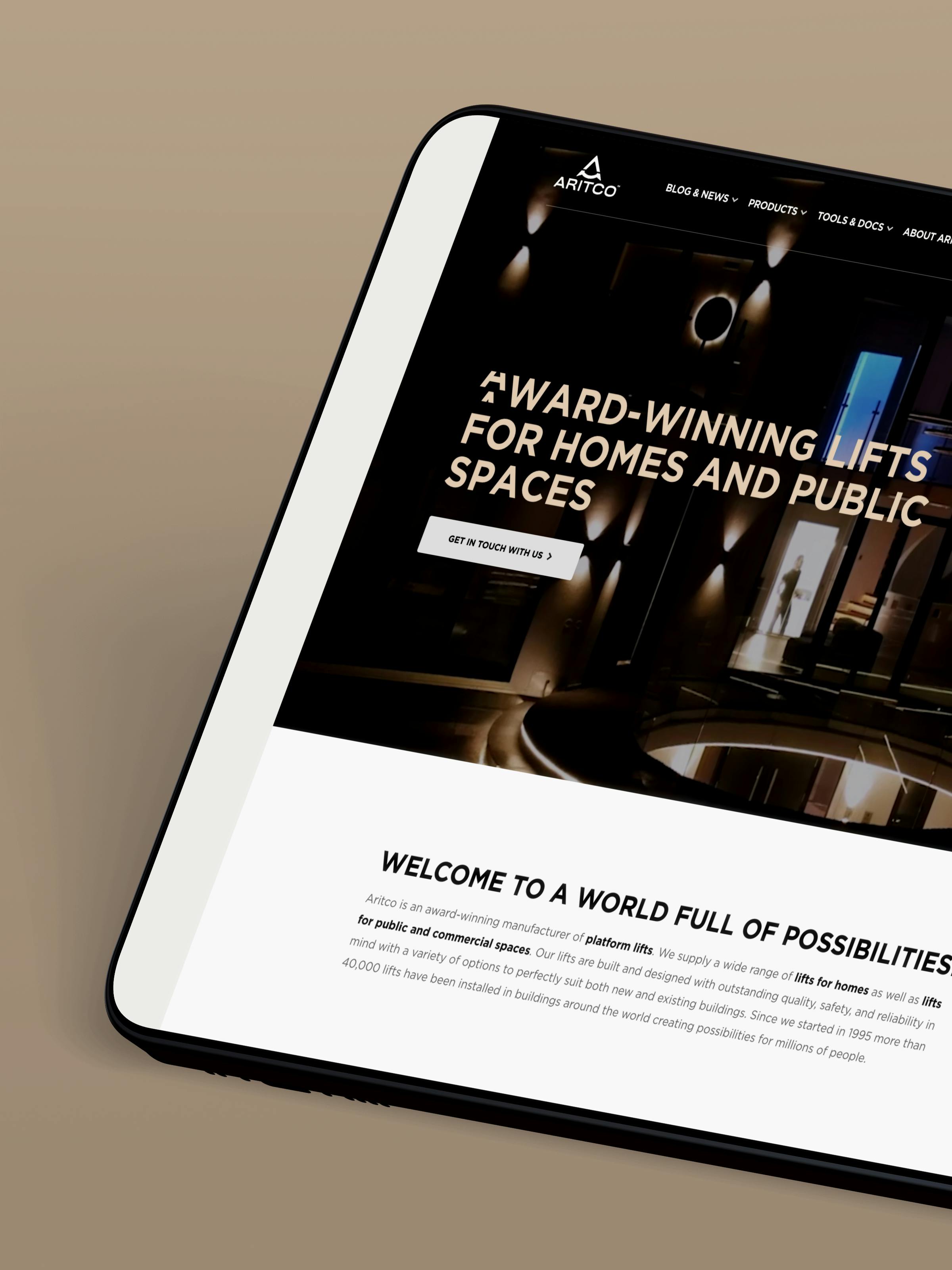 Mockup of a tablet with the Aritco website on the screen