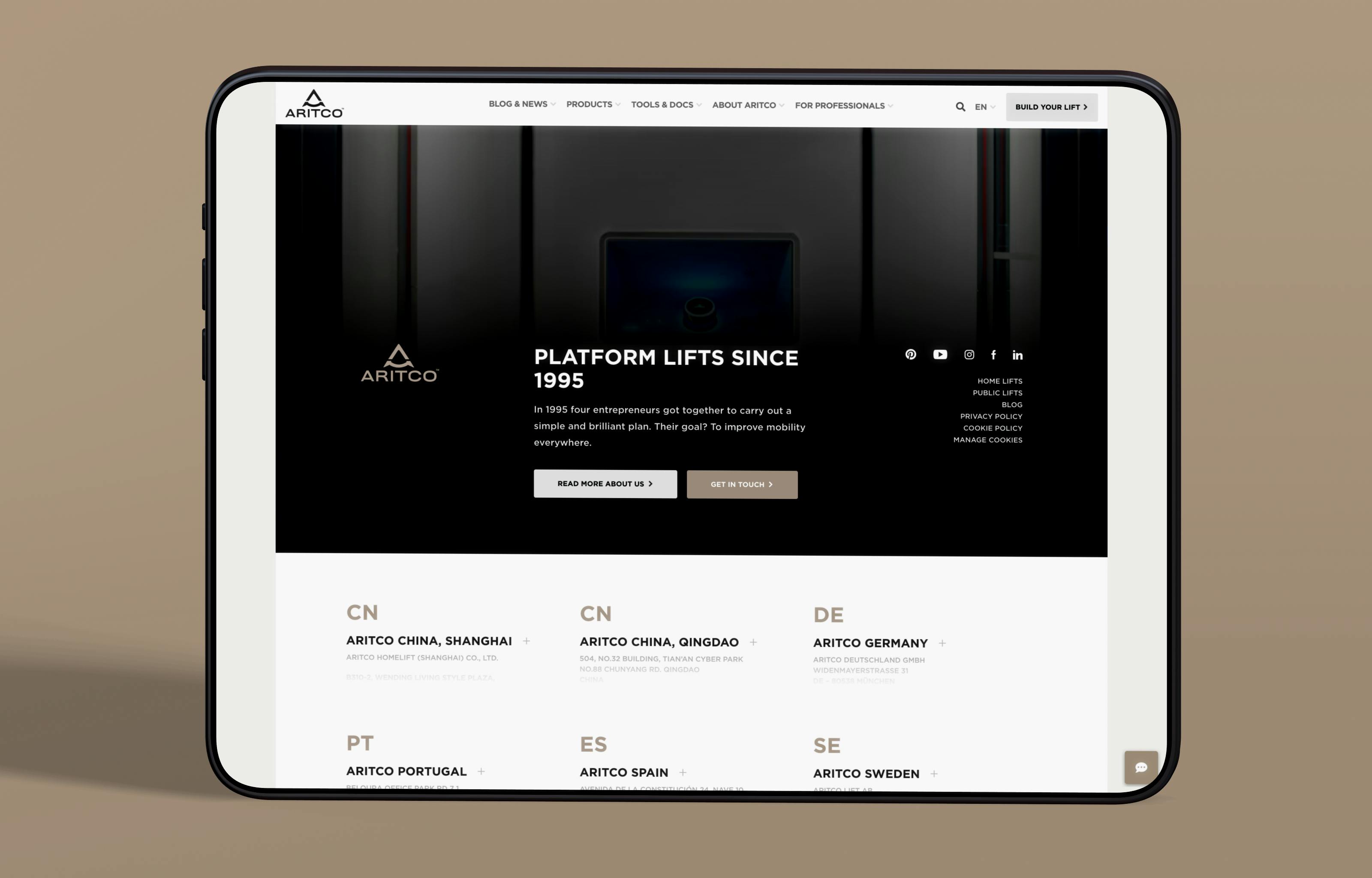 Mockup of a tablet with the Aritco website on the screen