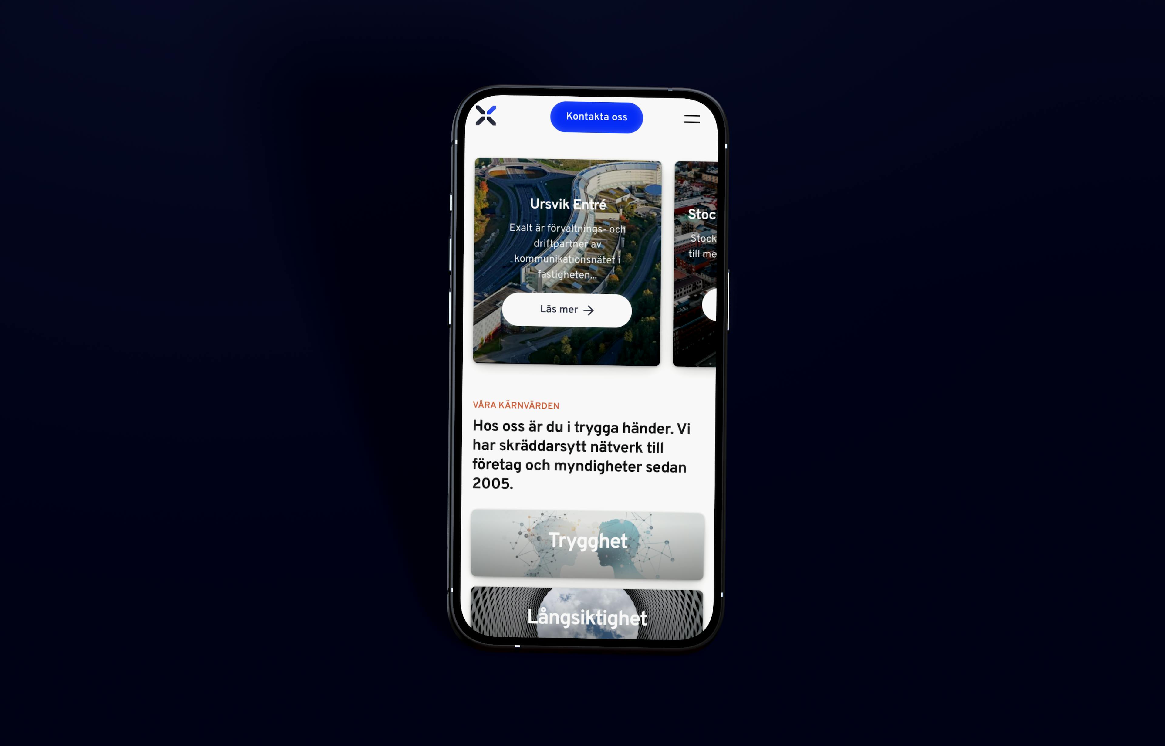 Mockup av en mobiltelefon med Exalts webb på skärmen