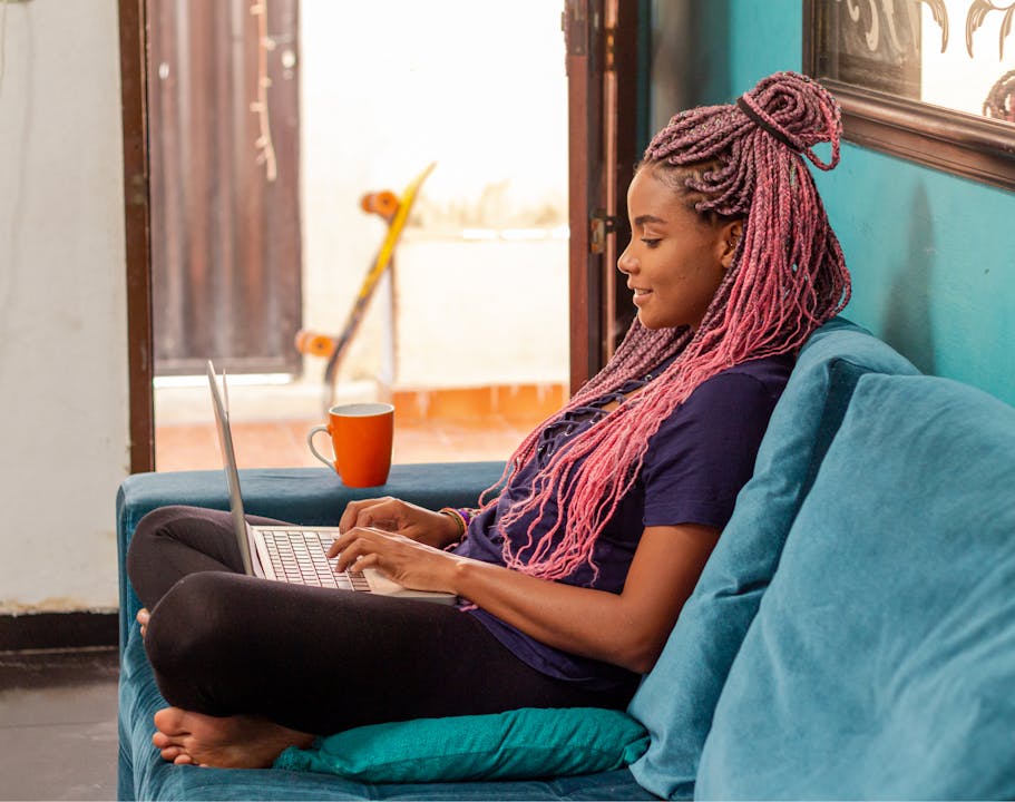 Student taking the Fashion Sustainability course at her own pace from her laptop