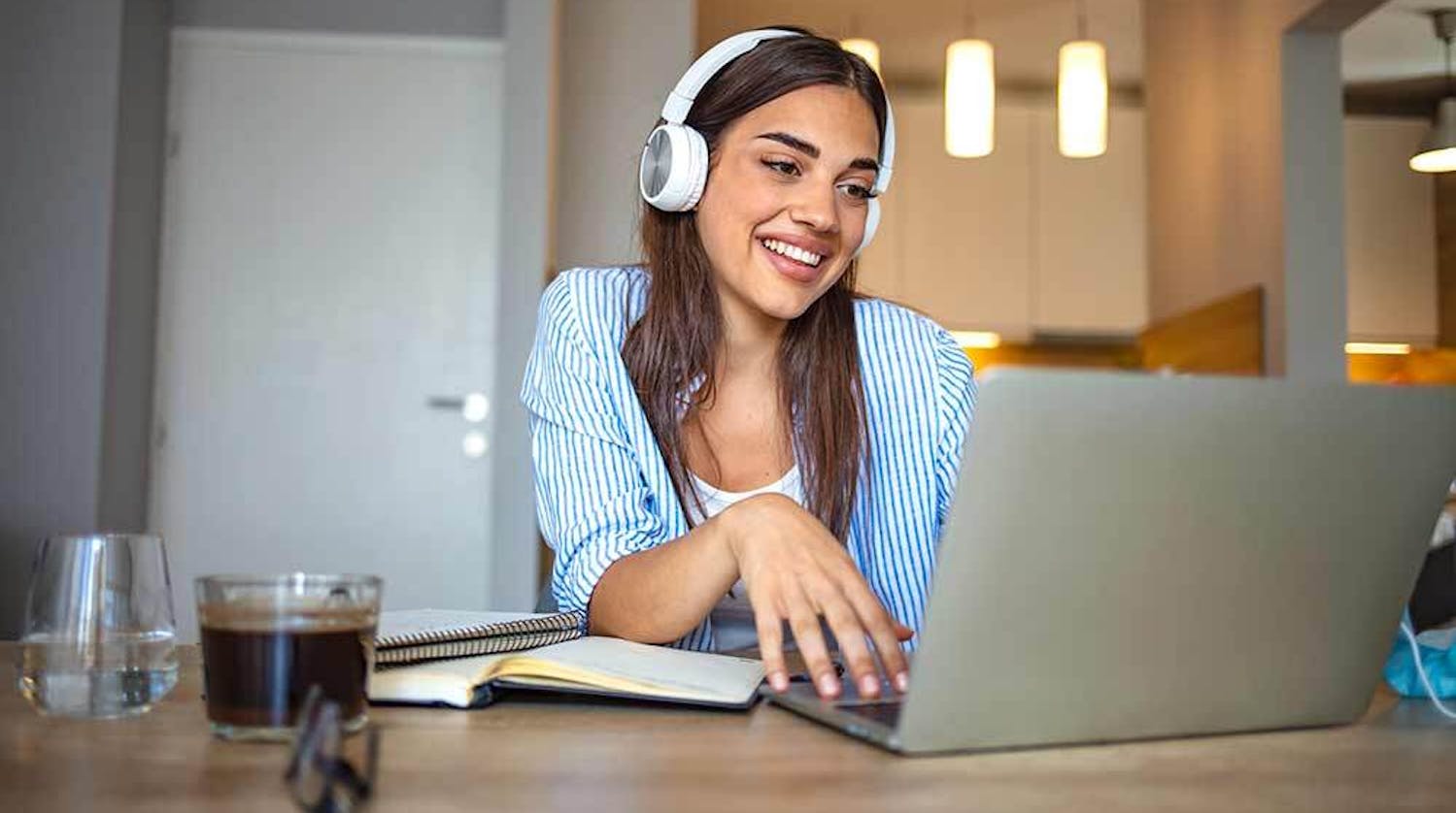 Female student applying to the Build Your Own Fashion Brand online program from Parsons Paris