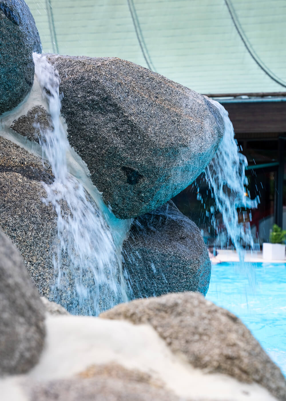 Steine am Wasser