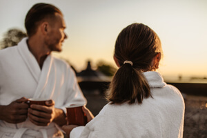 Paar im Sonnenuntergang