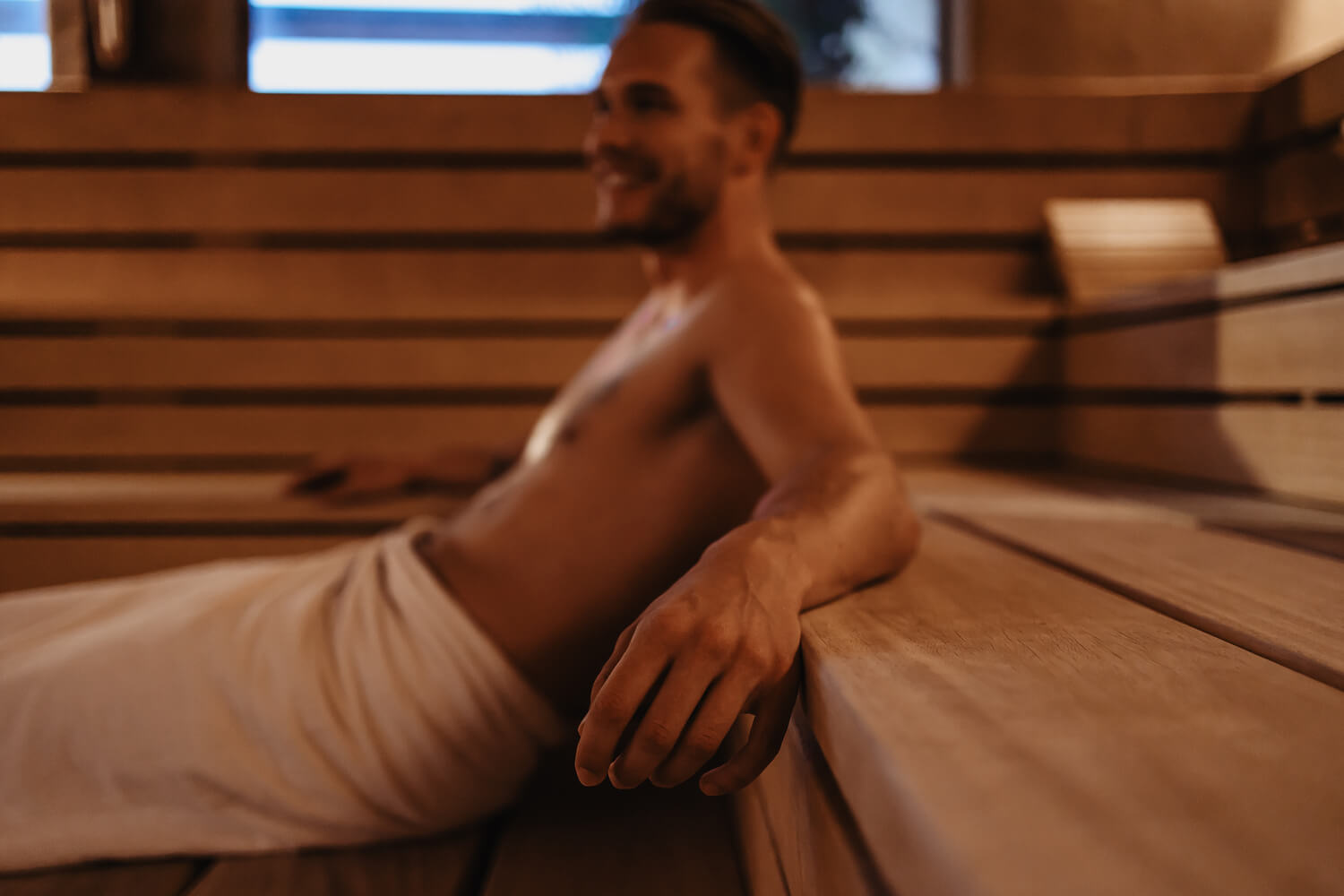 Mann in der Sauna in der Kurhessen Therme Kassel