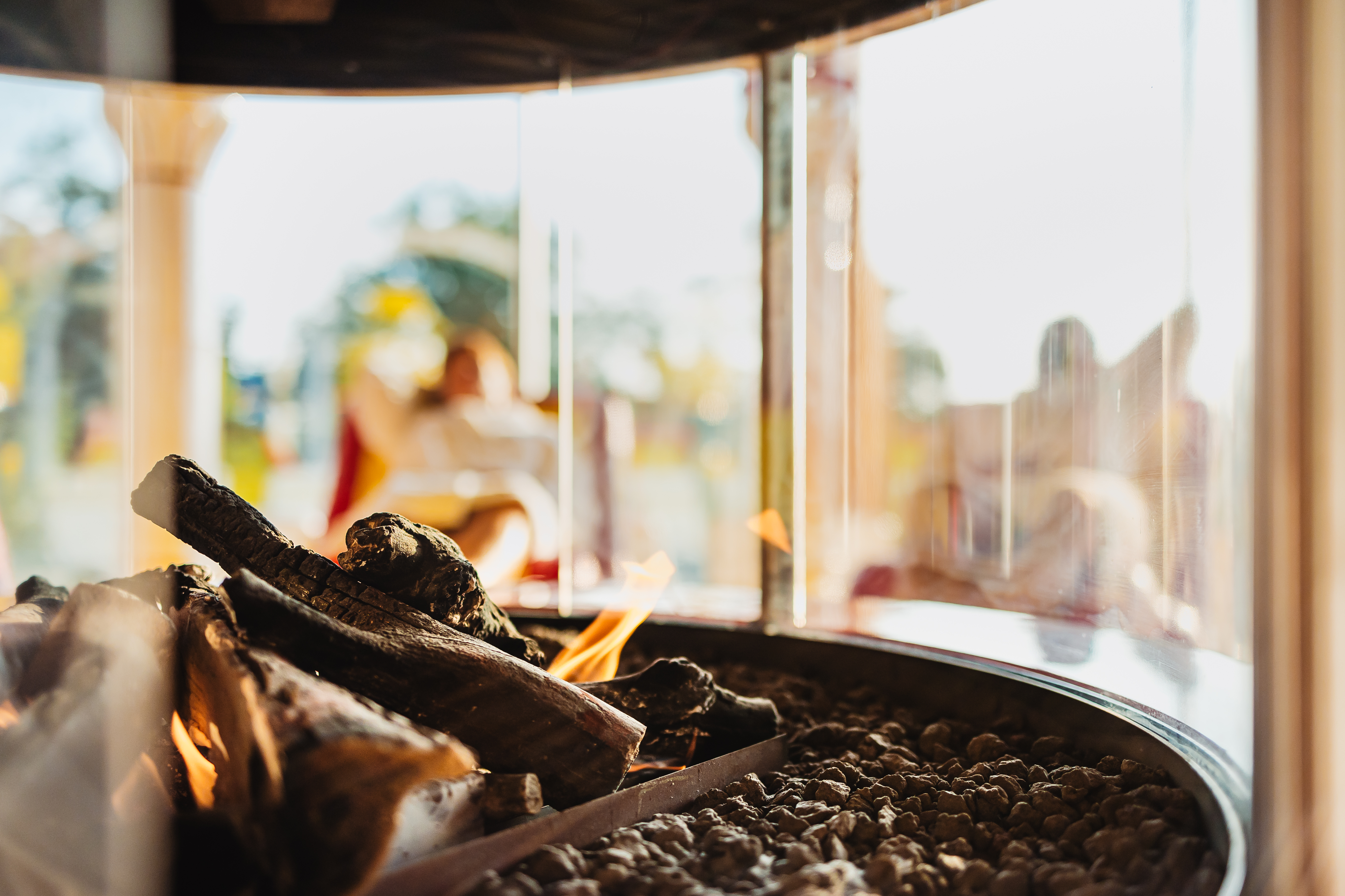 Kaminfeuer im Tempel