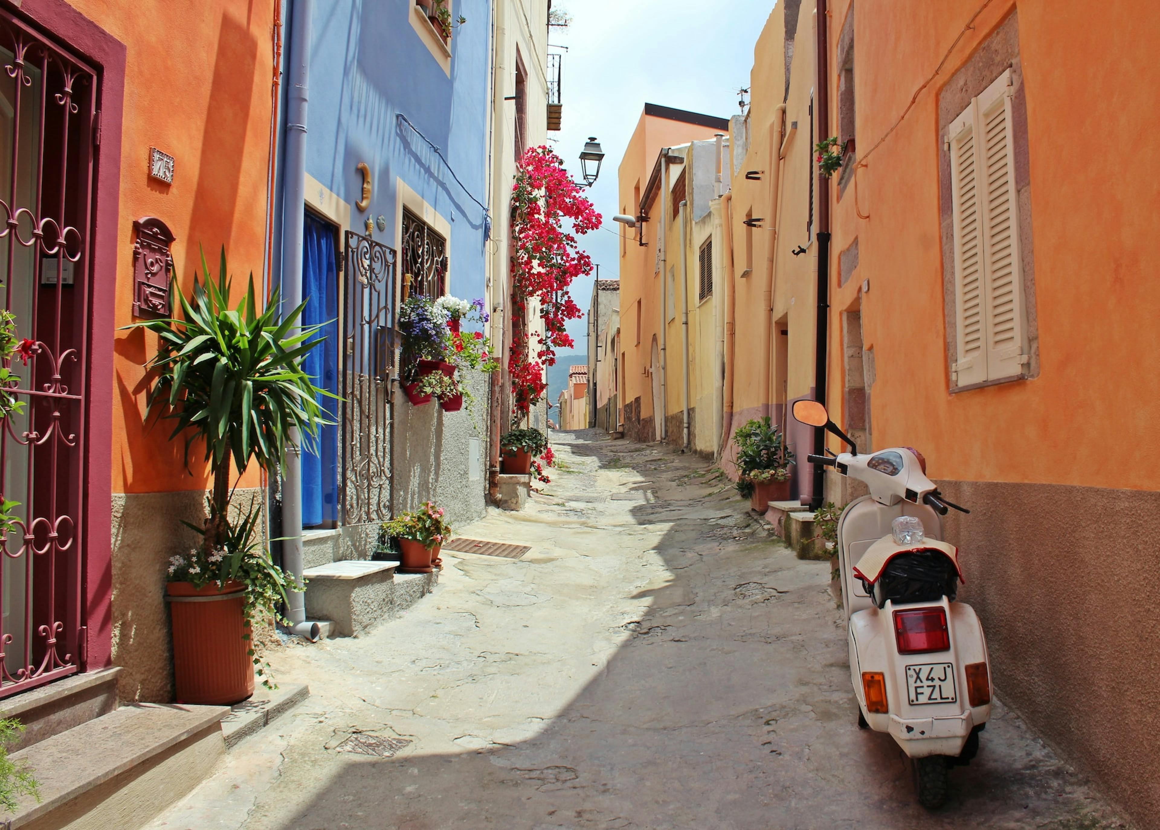 Eine wunderschöne Gasse in Italien