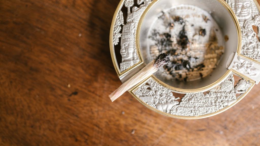Joint im Aschenbecher