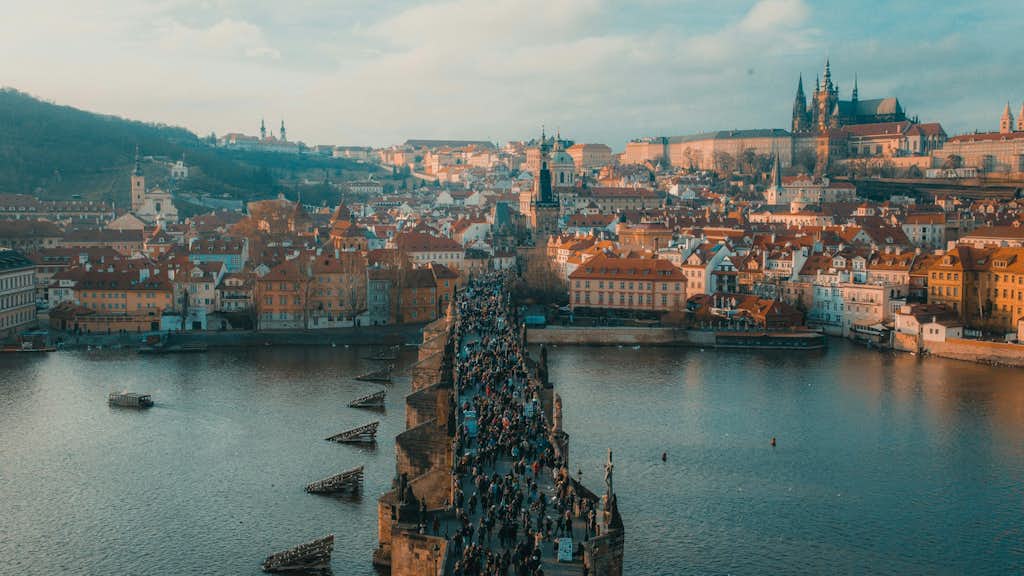 Eine berühmte Brücke in Prag