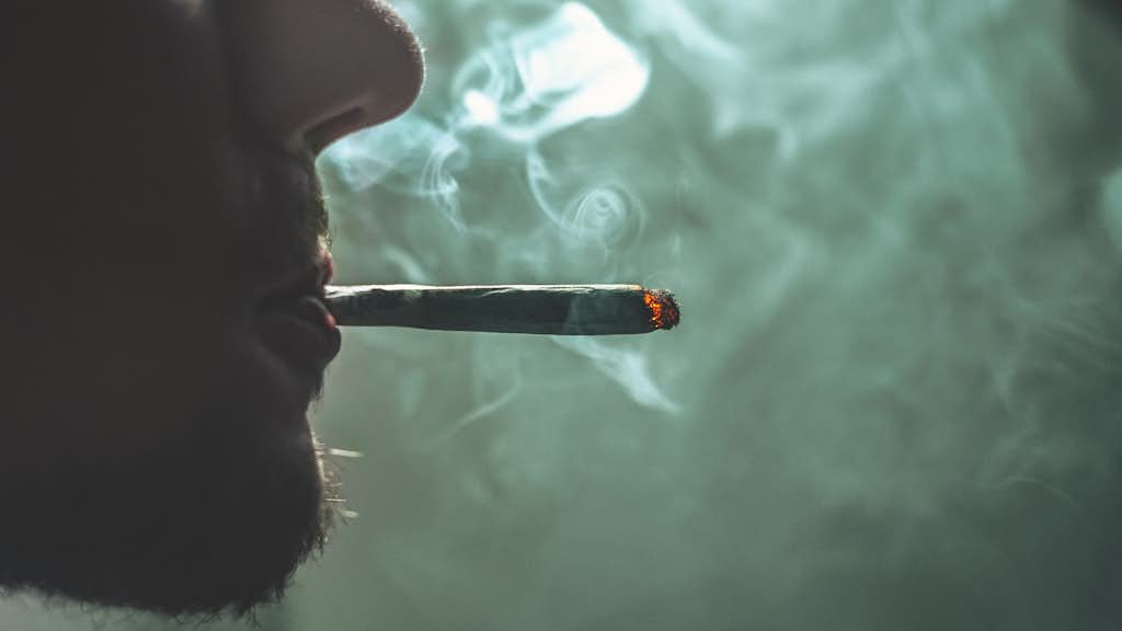 Eine brennender Spliff