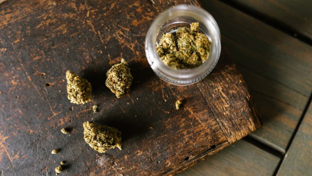 Cannabis (Gras) im Glas.
