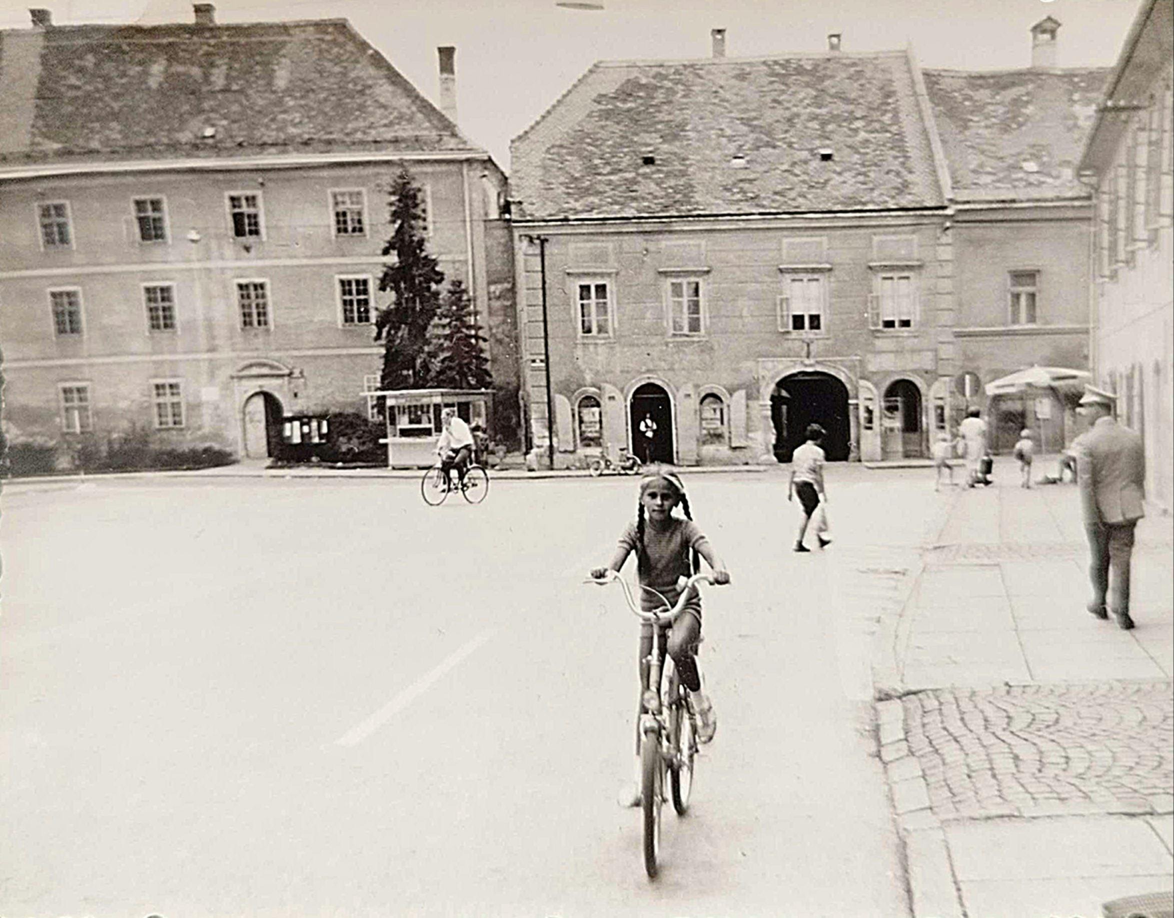 Gordana Martinez 1971. na biciklu