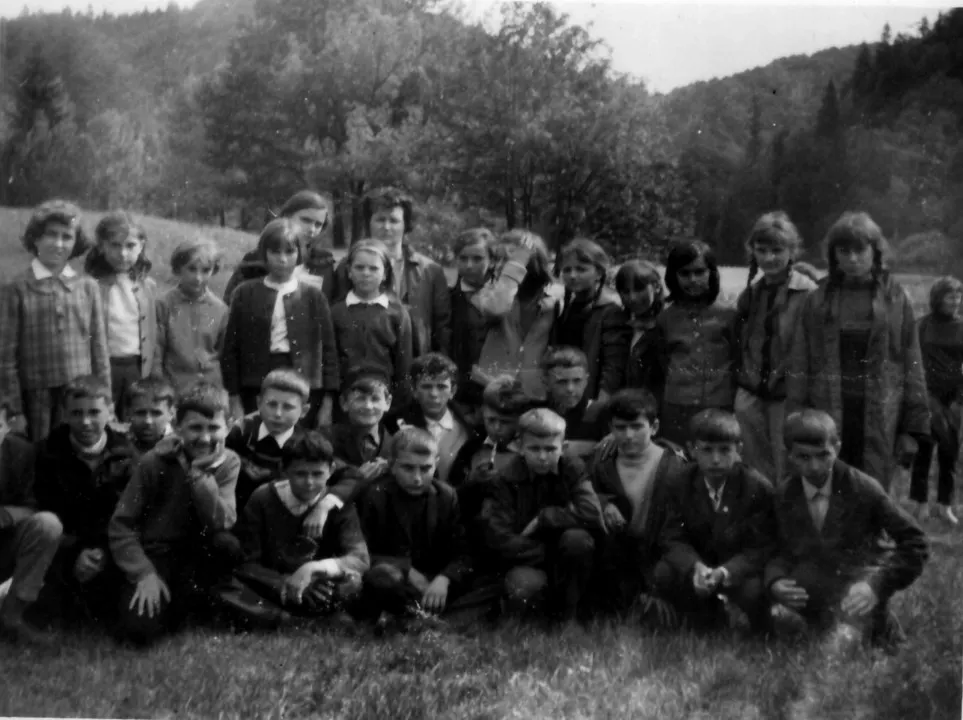 Učenici Osnovne škole u Biškupcu 1966., iz albuma Antice Bregović