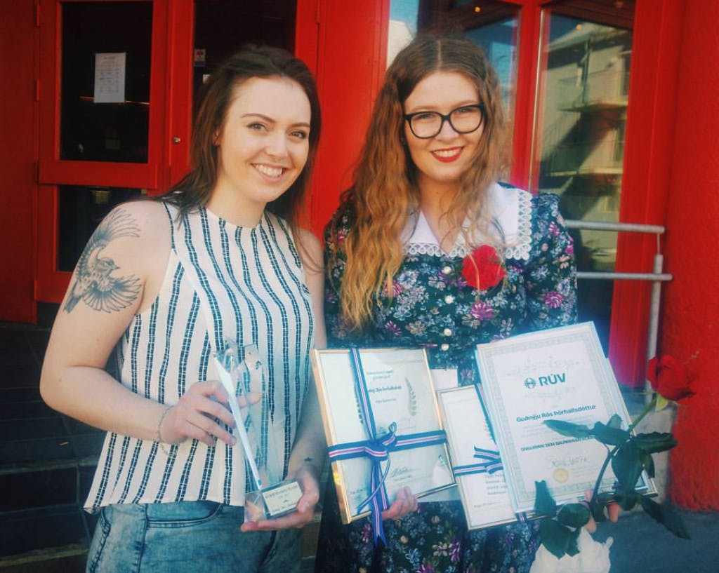 Birta og Guðný við útskrift