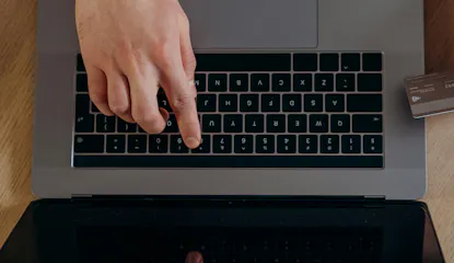 ¿Cómo integrar sistemas de pago online en academias?