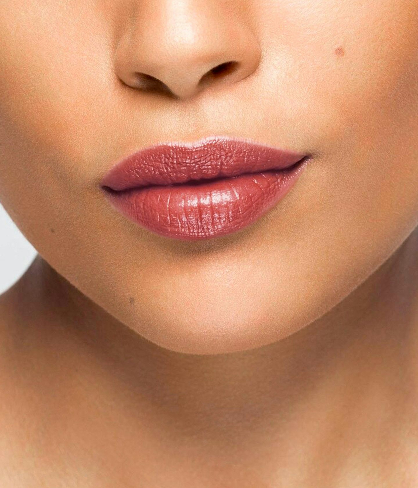 La bouche rouge Le Rose Lovisa lipstick shade on the lips of an medium skin model