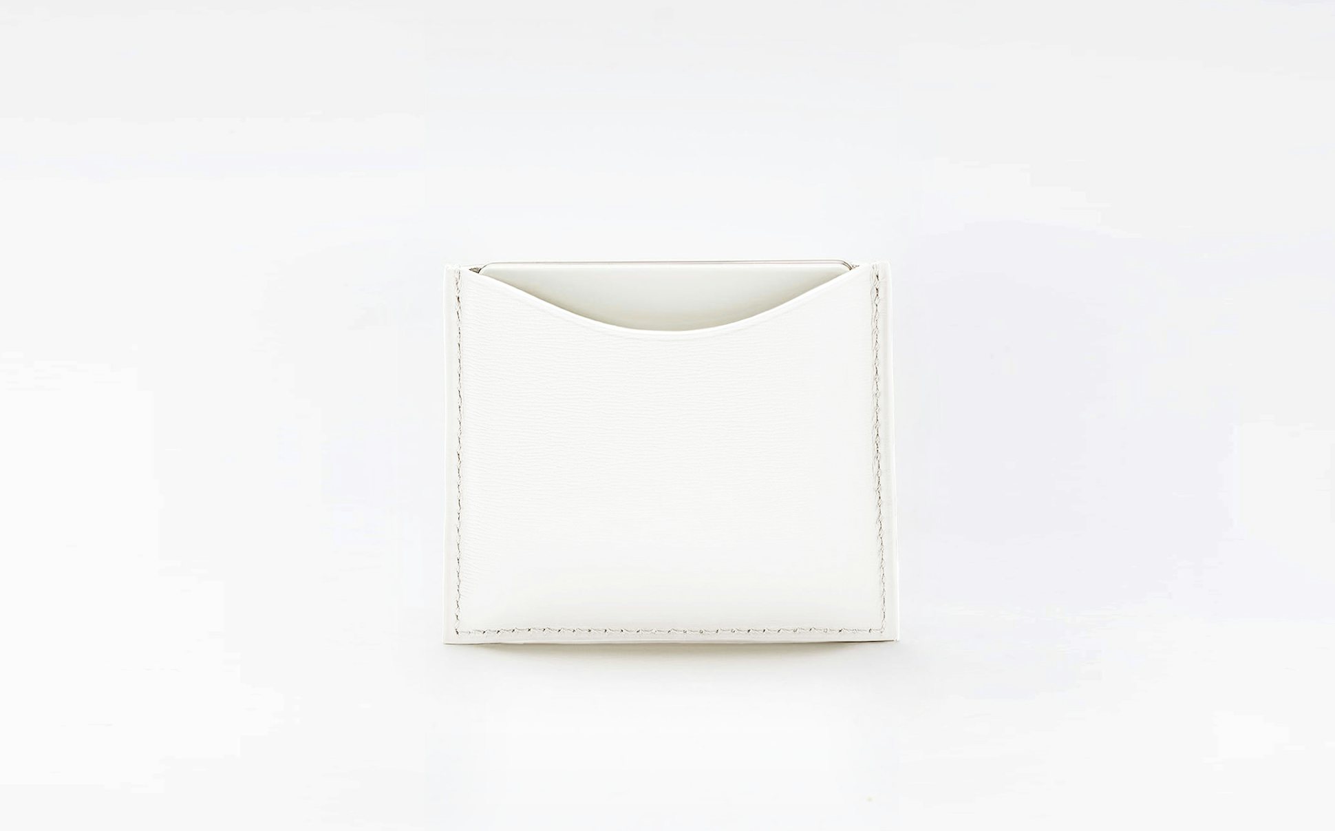 La bouche rouge upcycled fine leather compact case in white
