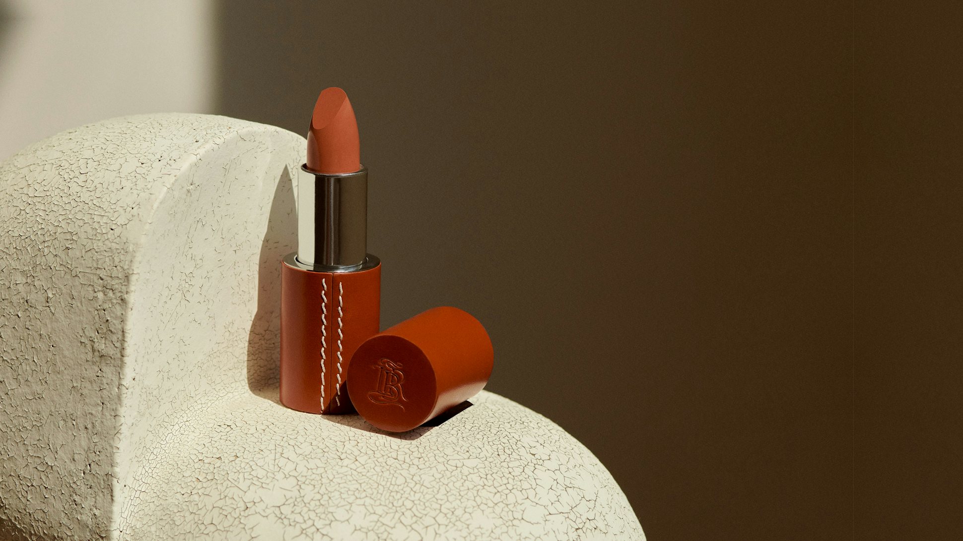 La bouche rouge x Unconditional Magazine universal nude lipstick shade in the Sienna leather case