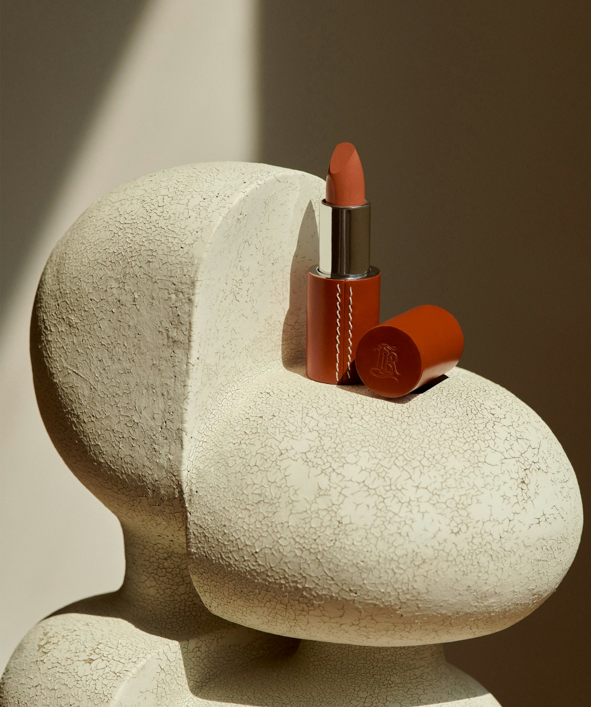 La bouche rouge Unconditional Magazine collaboration, Unconditional Magazine lipstick set with the sienna leather lipstick case and universal nude lipstick shade
