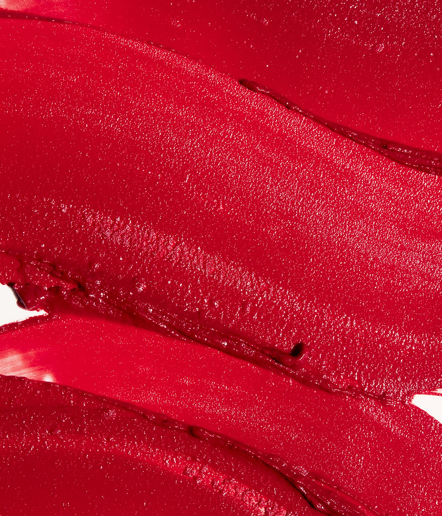 La bouche rouge Le Rouge Montaigne lipstick texture