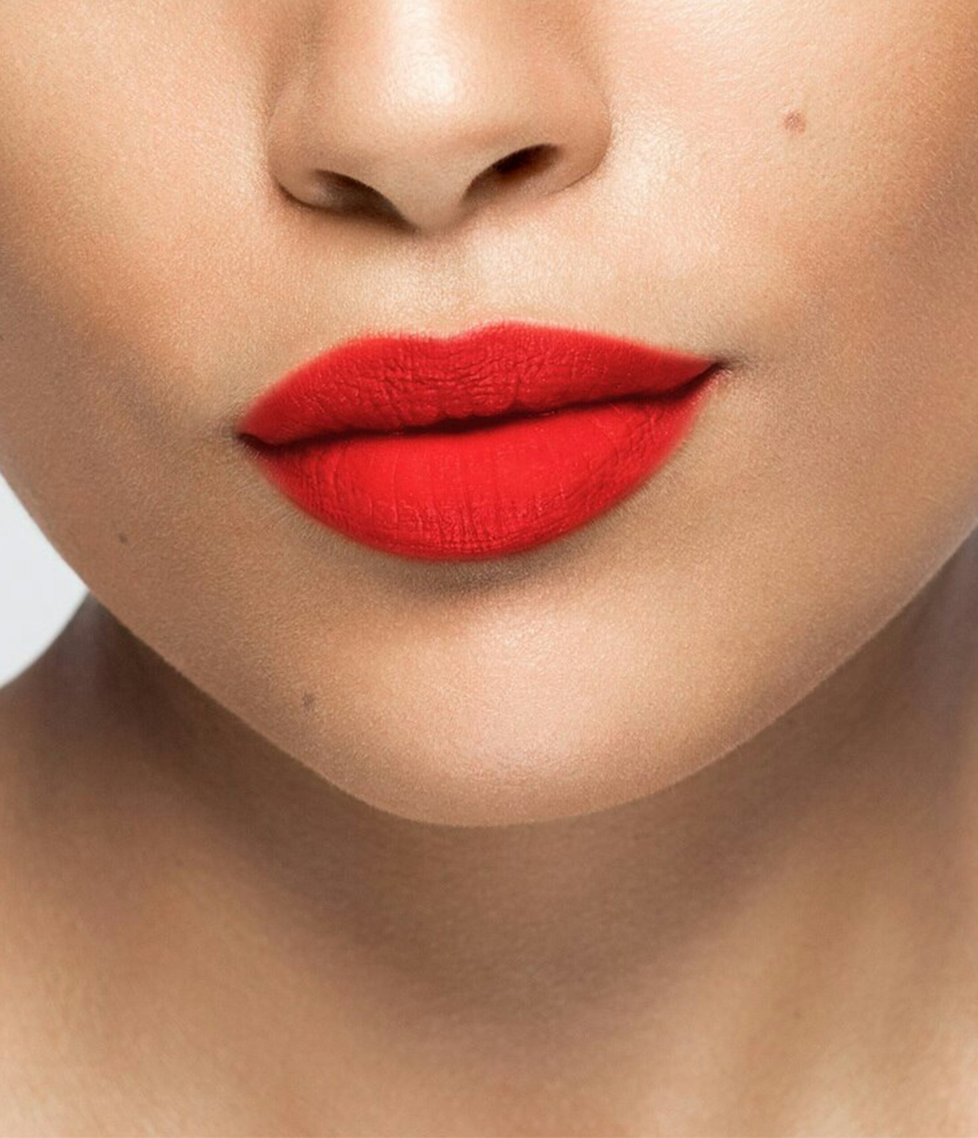 La bouche rouge Neon Giedre lipstick shade on the lips of an Asian model