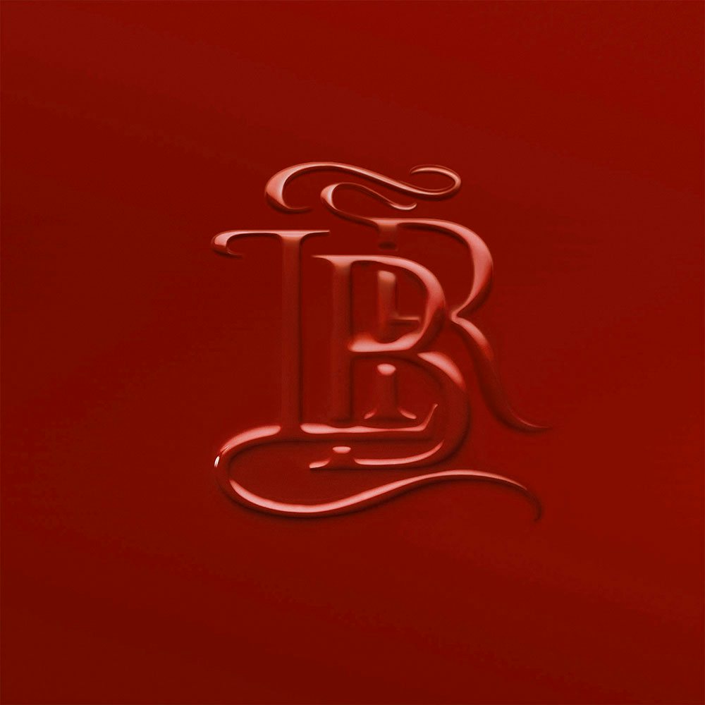 La bouche rouge nuance du rouge à lèvres The Red Andreea avec le logo 