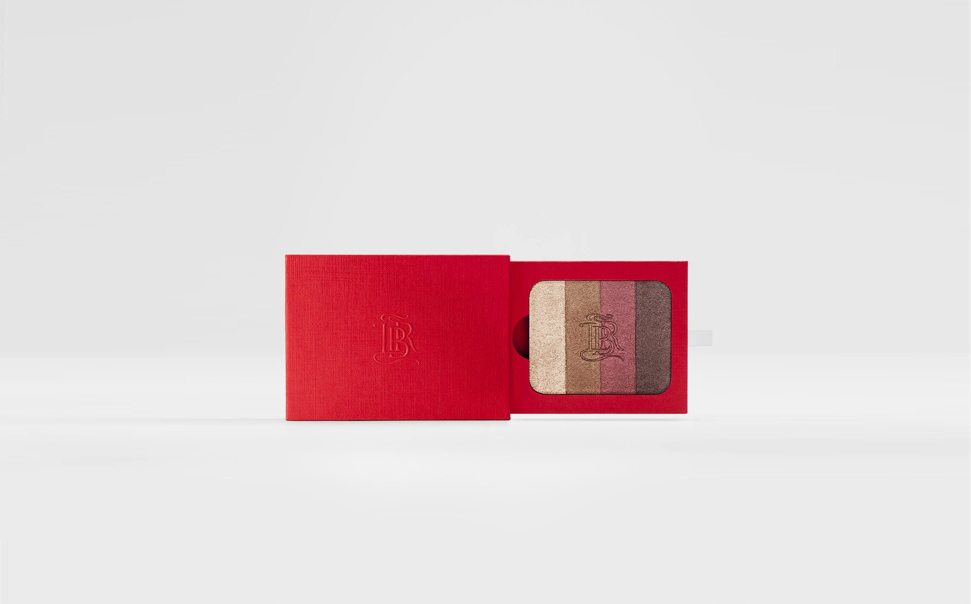 La bouche rouge les Ombres Chilwa eyeshadow palette in the red paper case