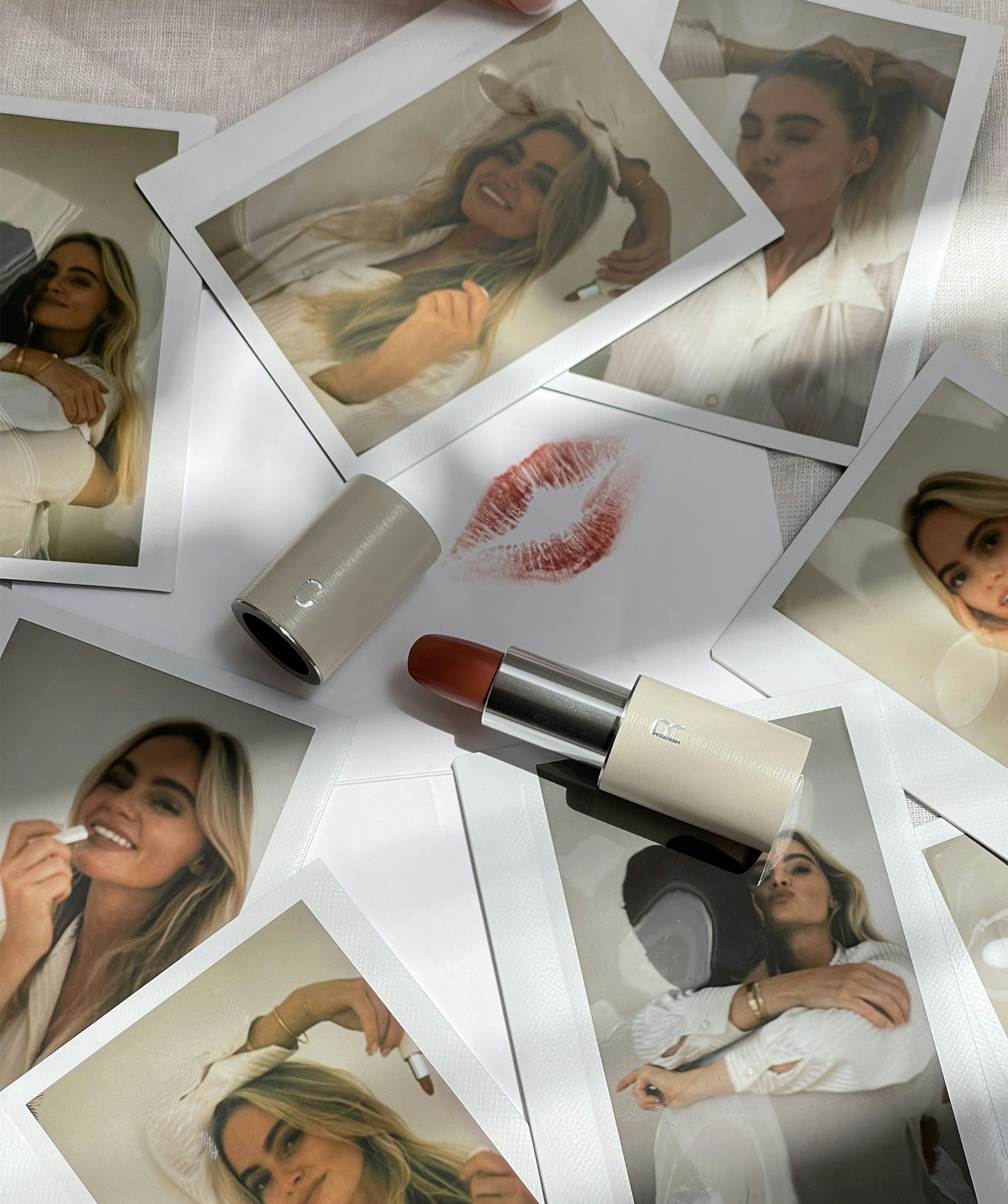 La bouche rouge x Claire Rose, Le Nude Claire Rose in the white fine leather lipstick case