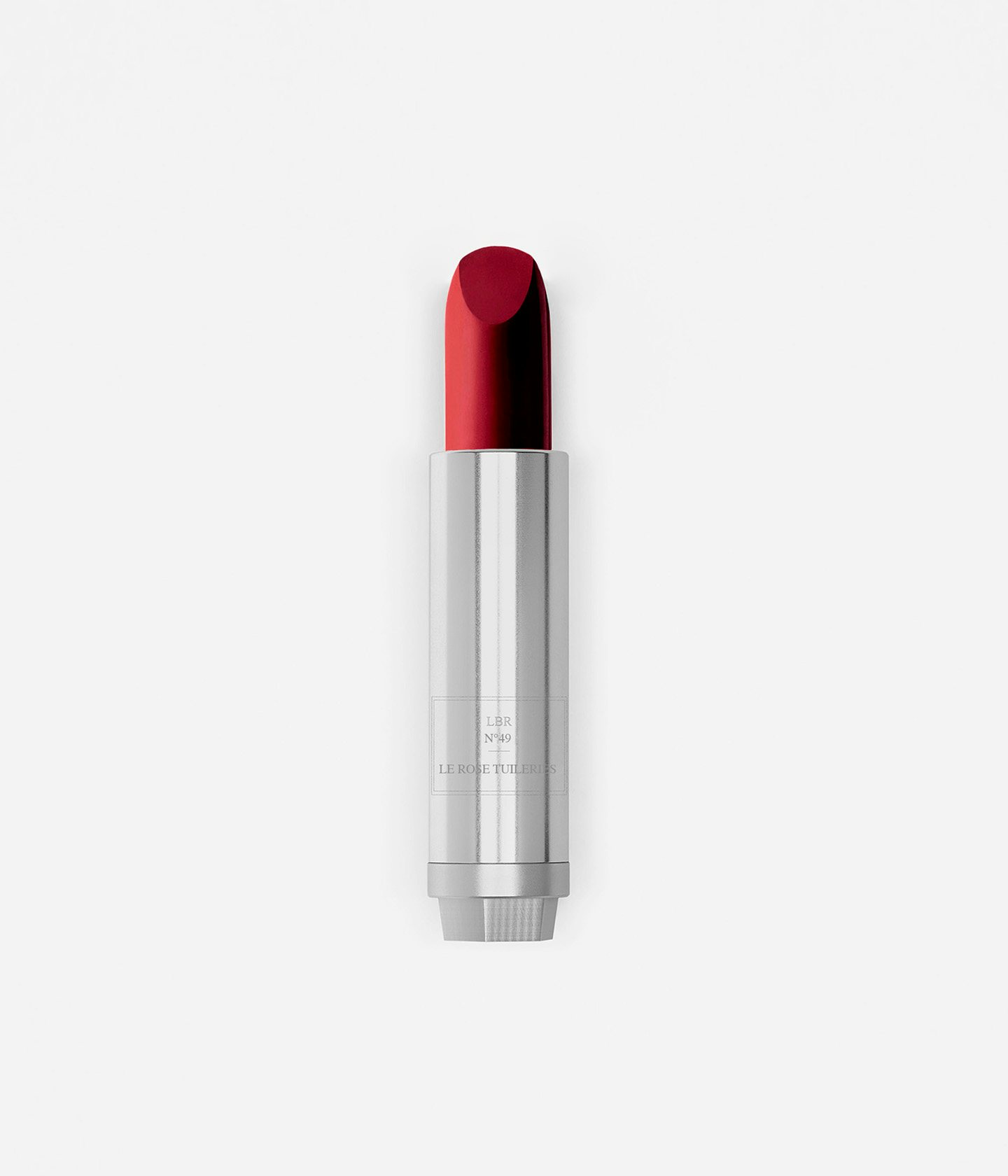 La bouche rouge nuance du rouge à lèvres Le Rose Tuileries dans sa recharge en metal