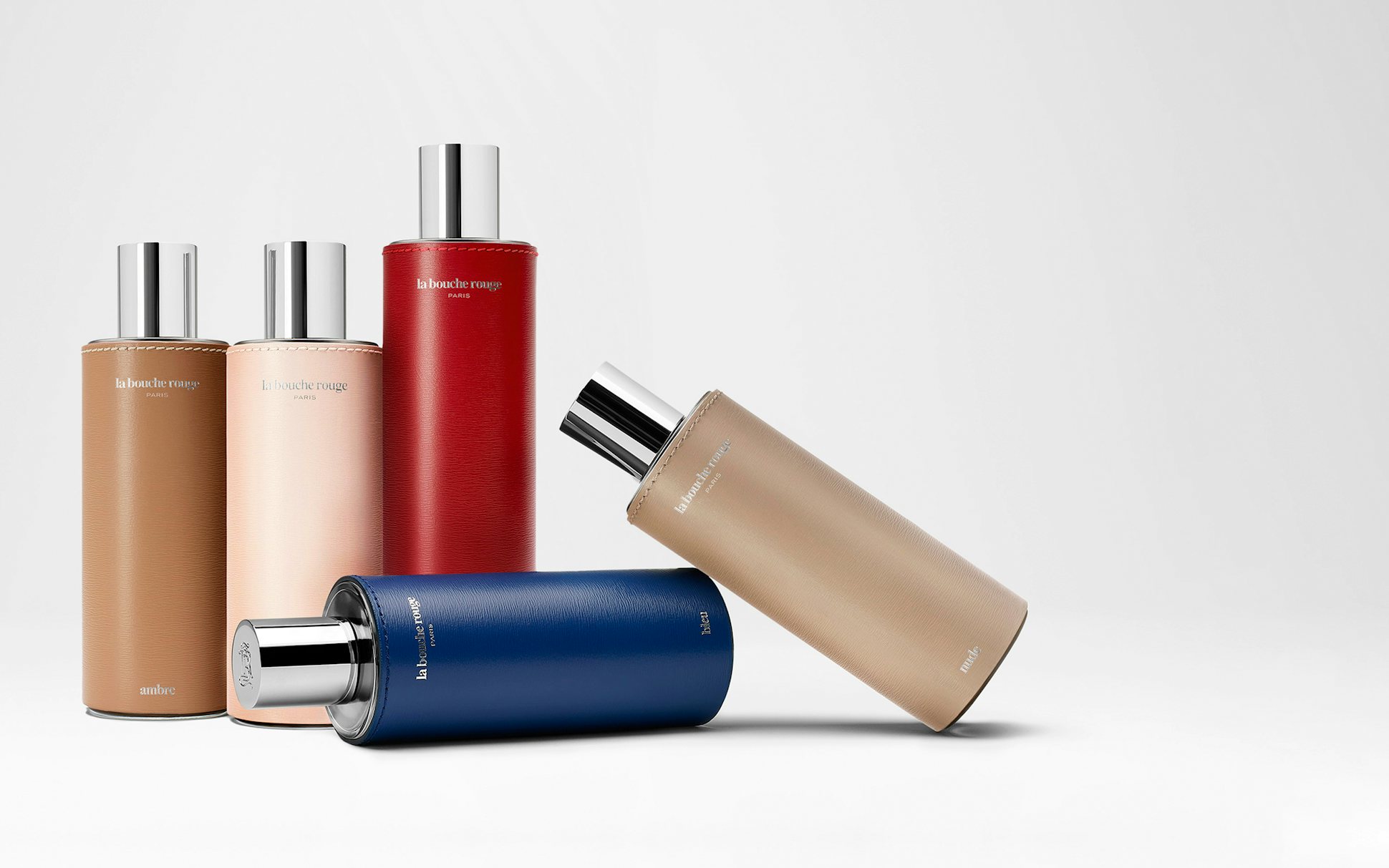 La bouche rouge collection de parfums dans leurs écrins de cuir