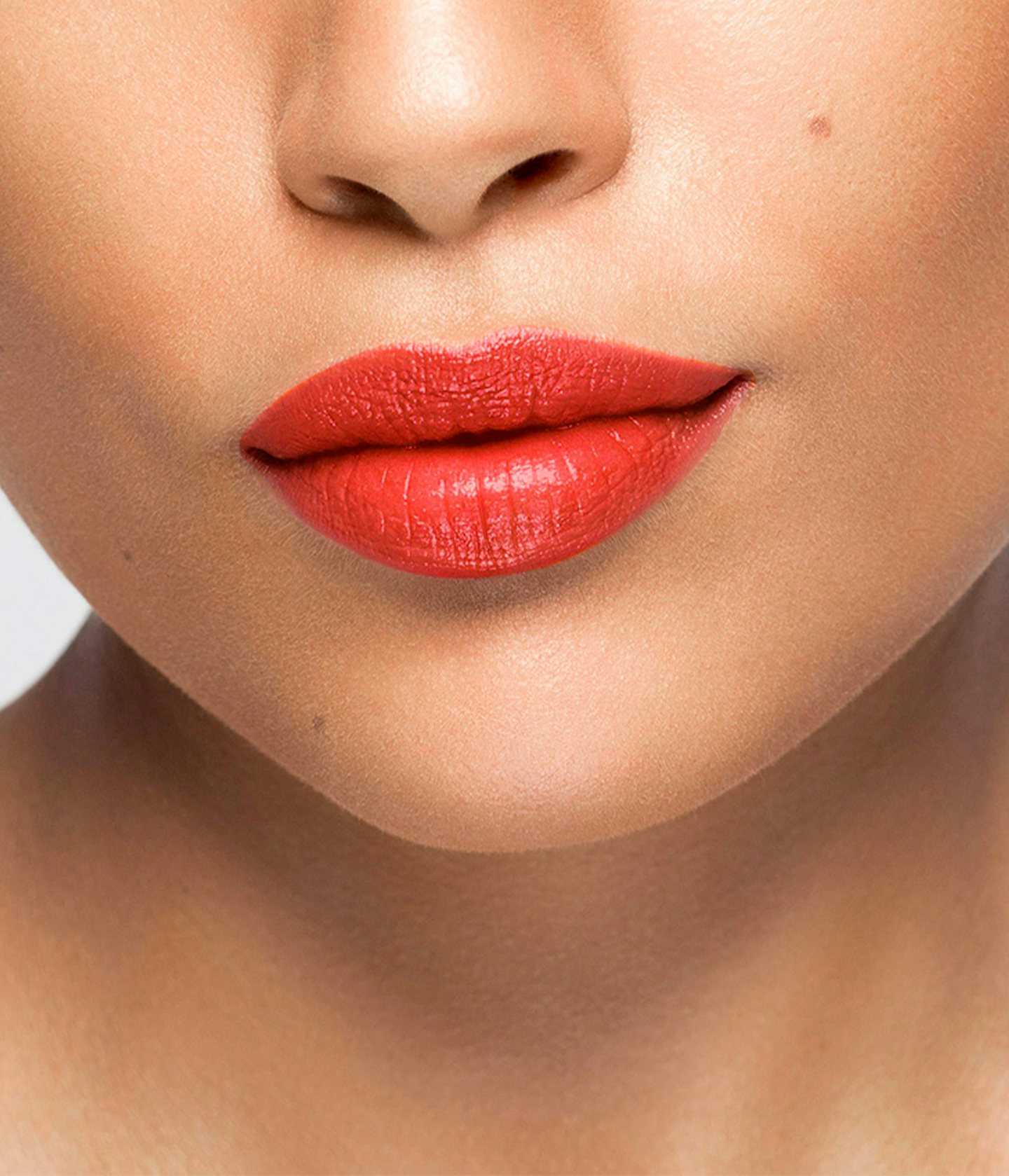La bouche rouge Le Rouge Elsa lipstick shade on the lips of an medium skin model