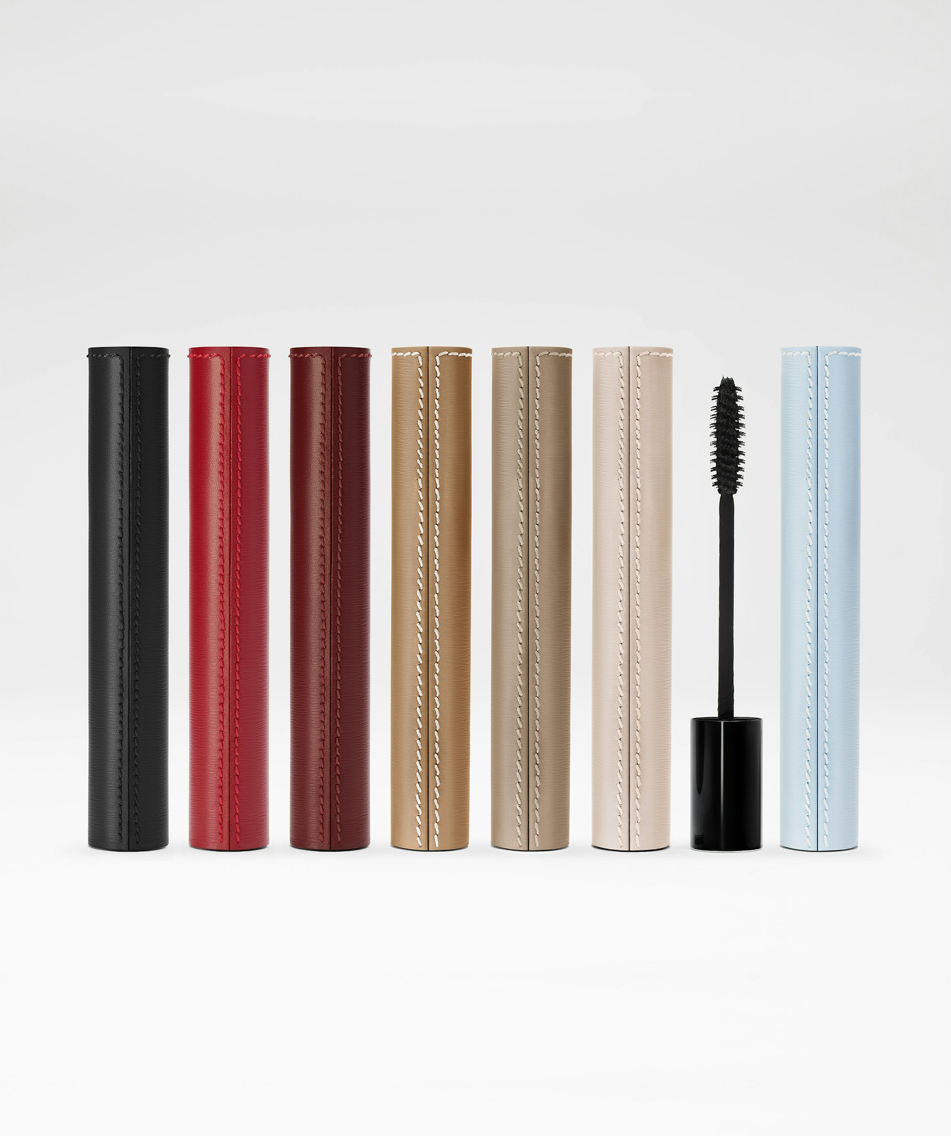 La bouche rouge, Paris fine leather sleeves family: black, red, chocolate, camel, beige, pink and blue with Le Sérum Noir mascara